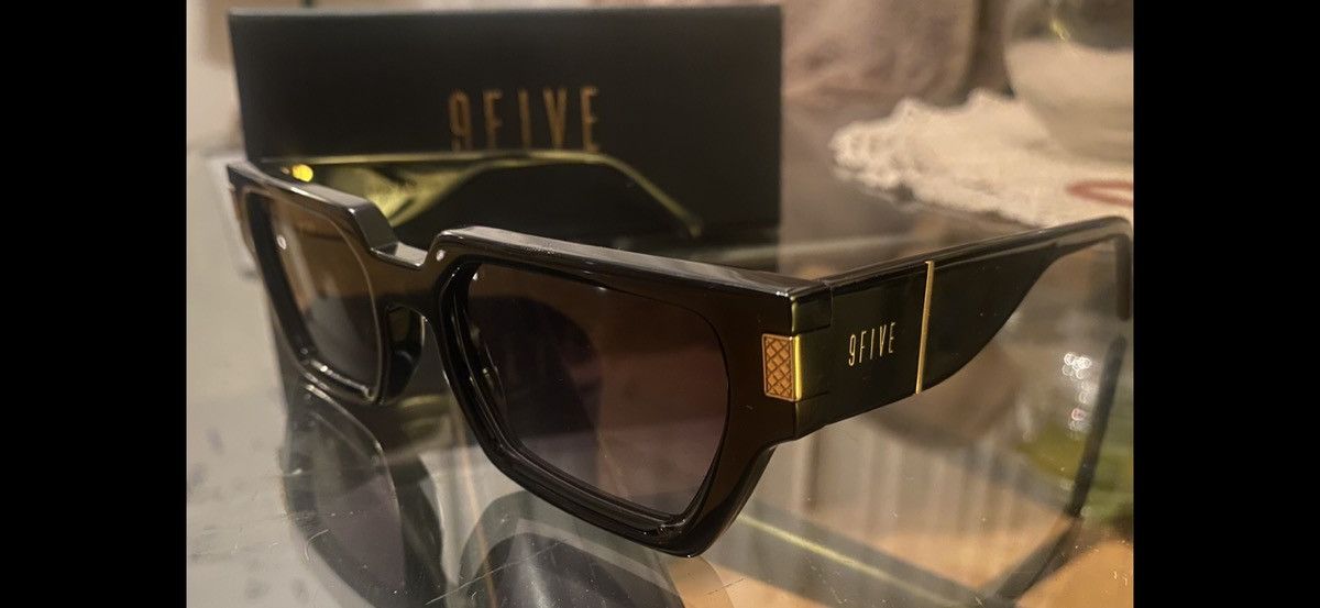9FIVE 9Five Tiffany Locks Black & 24K Gold Sunglasses – Rare Size ONE SIZE - 5 Thumbnail