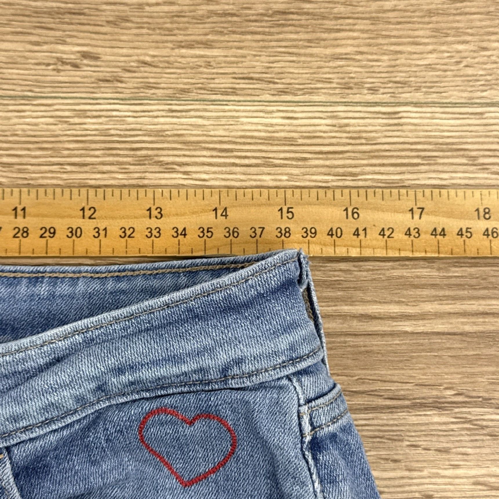 Levi's Levi's 535 Super Skinny Crop Jeans Stars Hearts Distressed Cropped Raw Hem 29 Size 29" - 6 Thumbnail