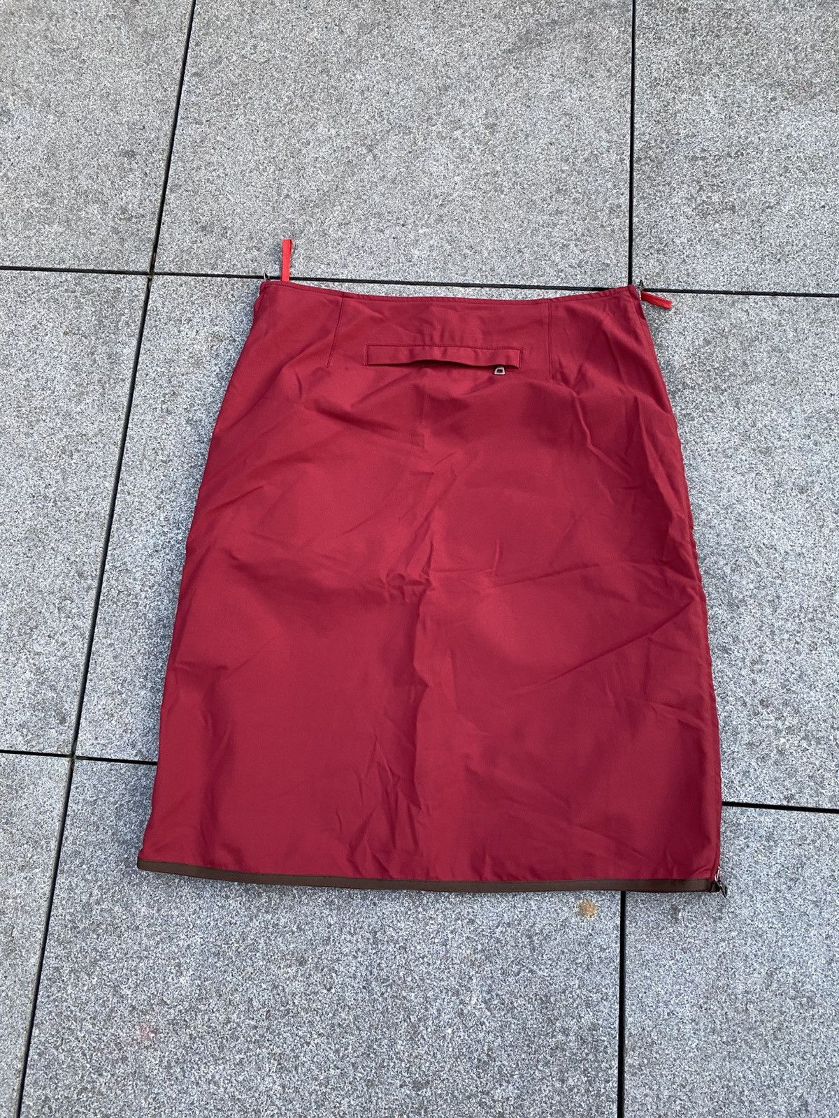 Prada prada red tab midi two side ziper skirt Size 27" / US 4 / IT 40 - 4 Thumbnail