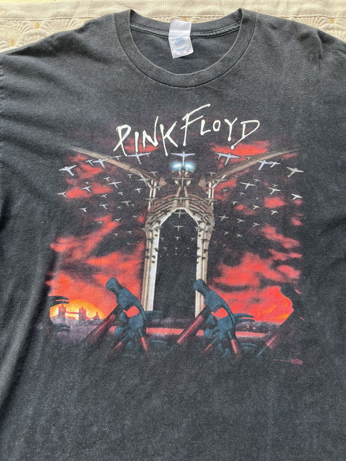 Pink Floyd Vintage 1997 Pink Floyd “The Wall” by Tennesee River Tag Size US XL / EU 56 / 4 - 3 Thumbnail