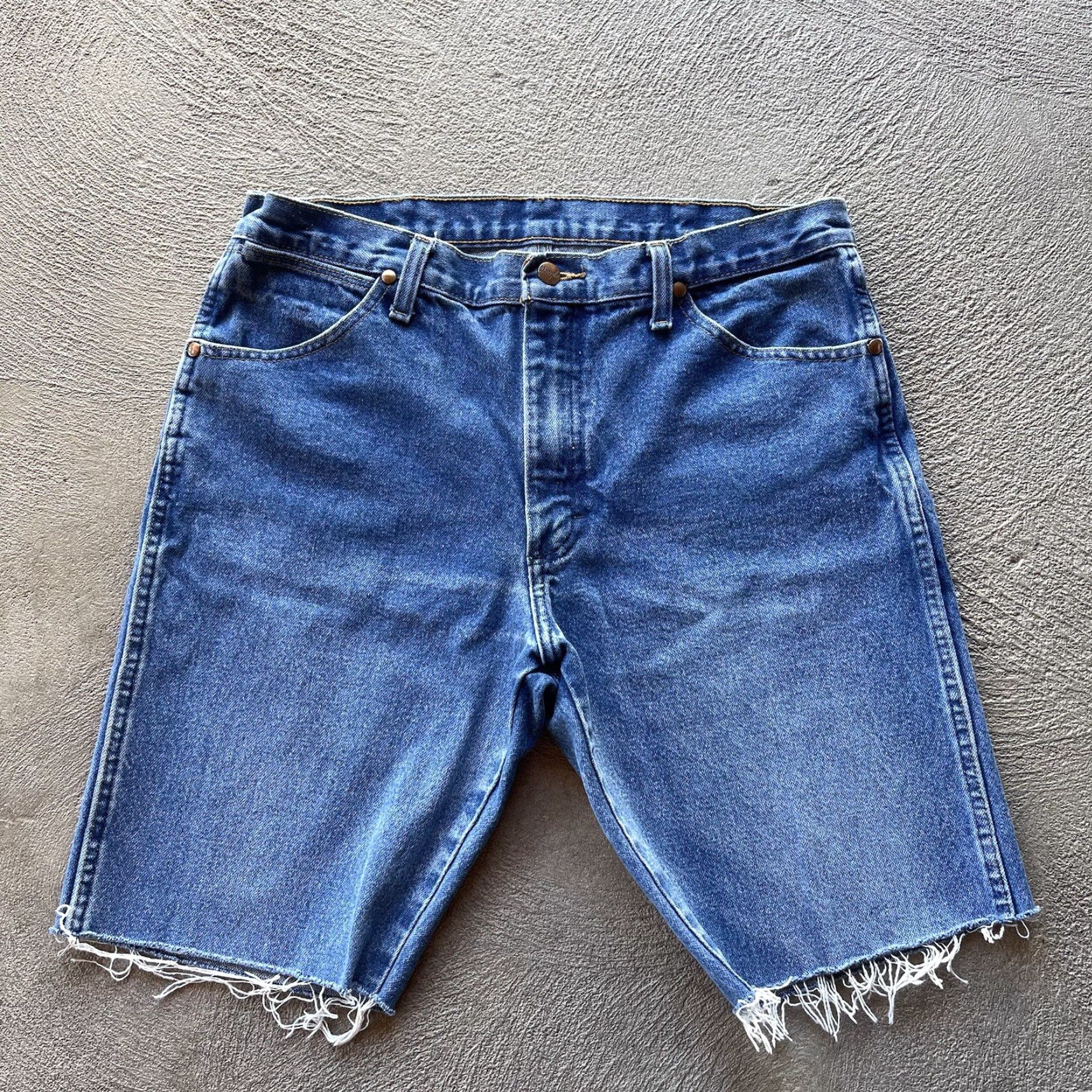 Wrangler VINTAGE Wrangler Shorts Denim Bermuda 90s Hip Hop Men 34 Blue Cotton Relaxed Regular 10 In Inseam Reworked Jorts Embroidered Logo Mens Size US 34 / EU 50 - 3 Thumbnail