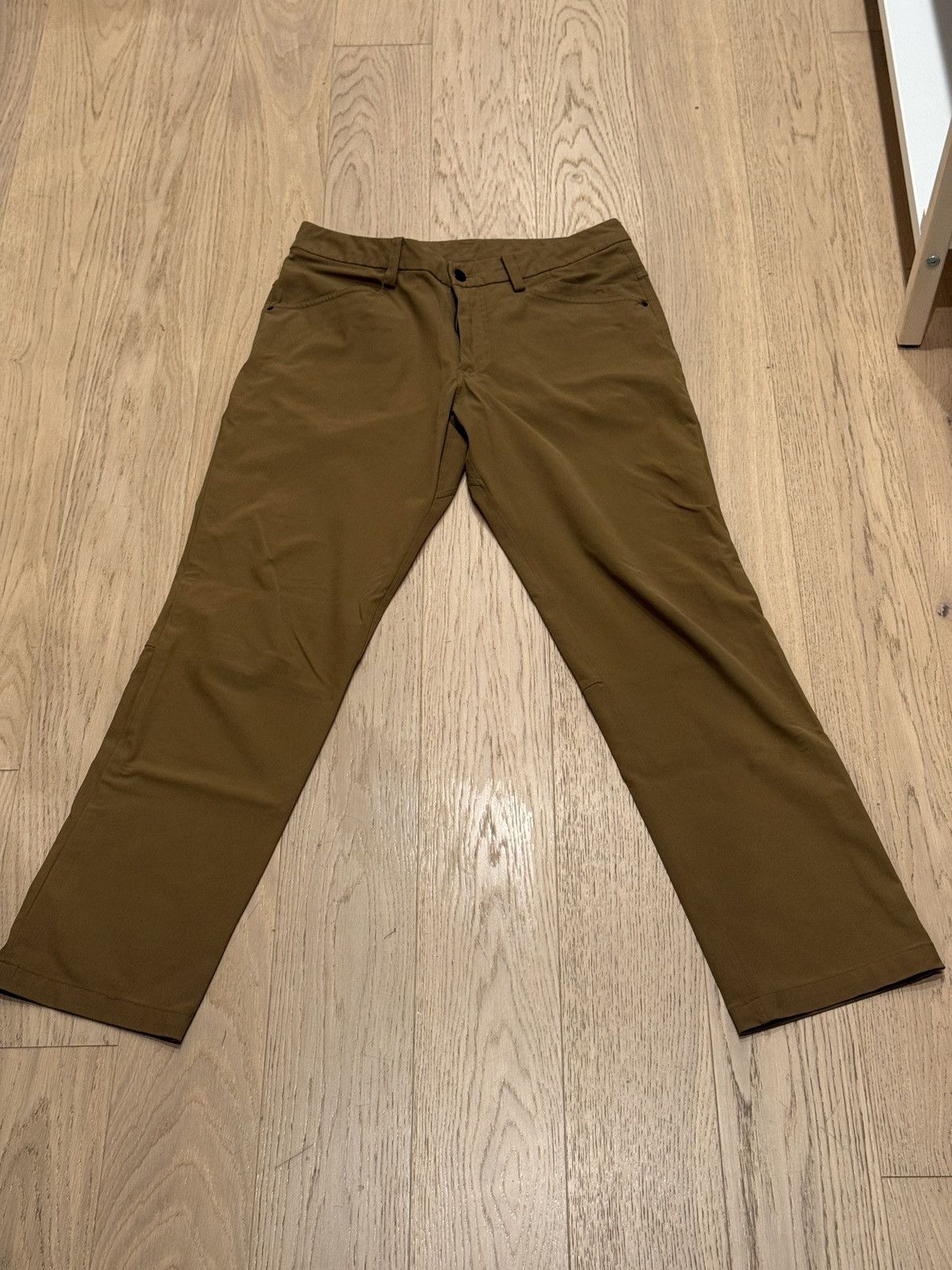 Lululemon Lululemon khaki abc trouser / chino Size US 31 - 1 Thumbnail