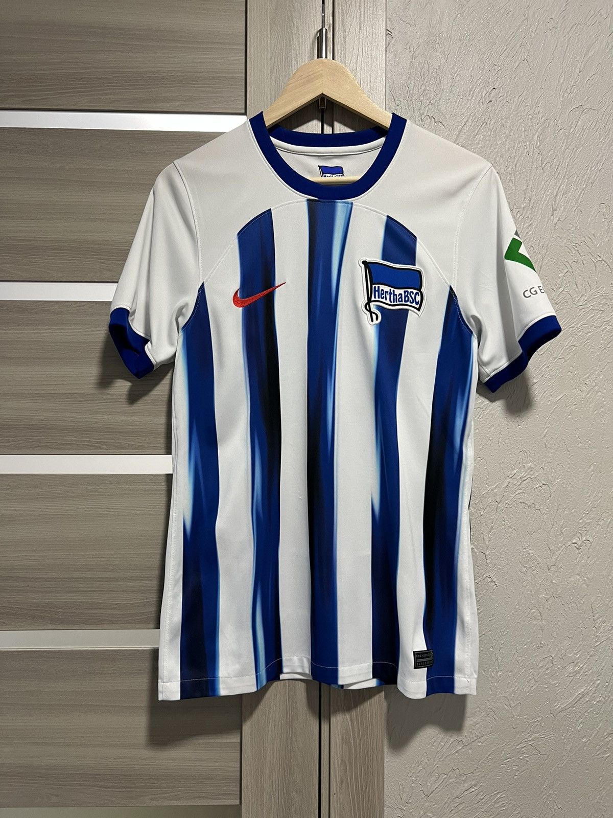 Nike Nike Hertha BSC Berlin Jindaoui Shirt #17 Size US S / EU 44-46 / 1 - 4 Thumbnail