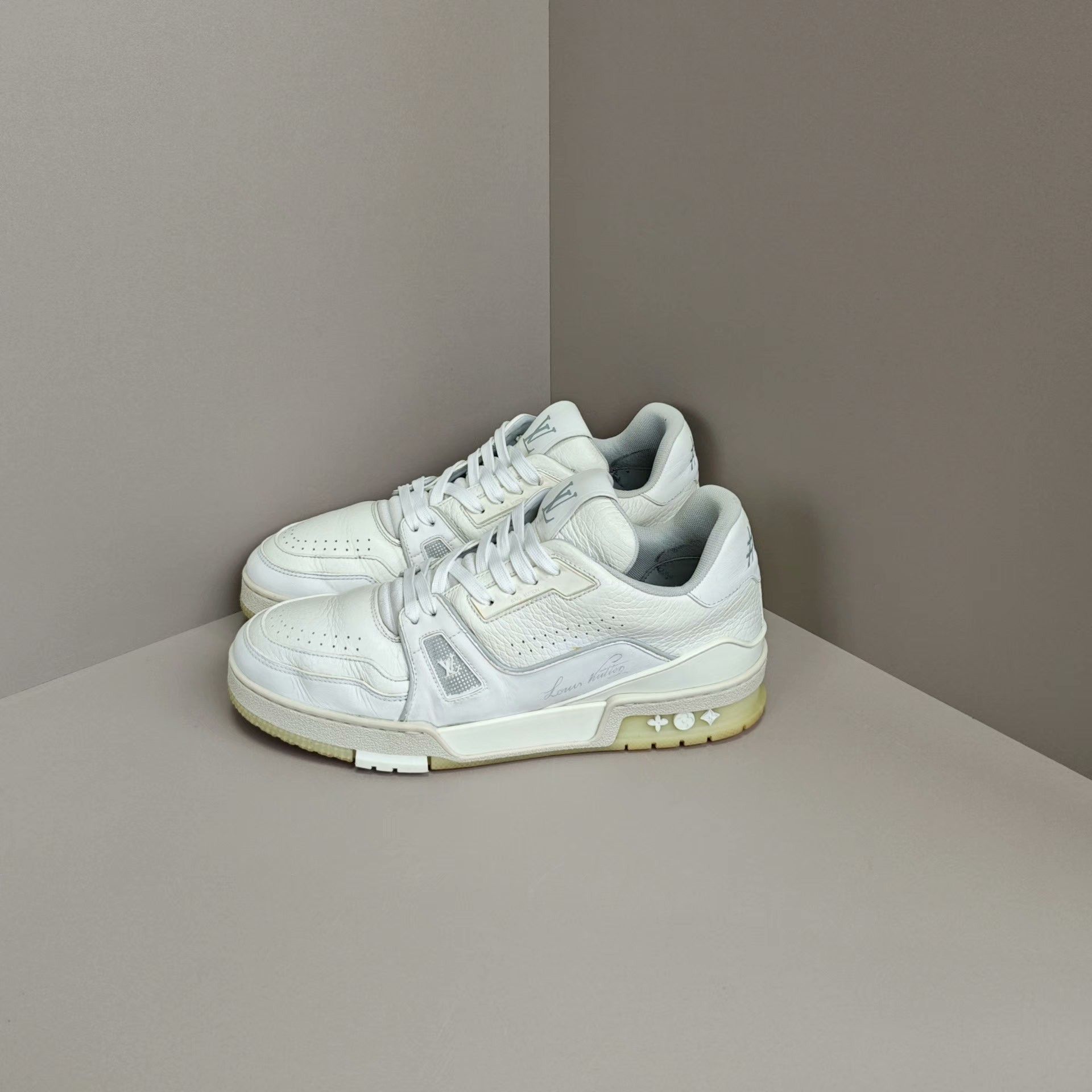 Louis Vuitton Louis Vuitton Training White Lowtop Sneakers 7 Men Size US 7 / EU 40 - 1 Thumbnail