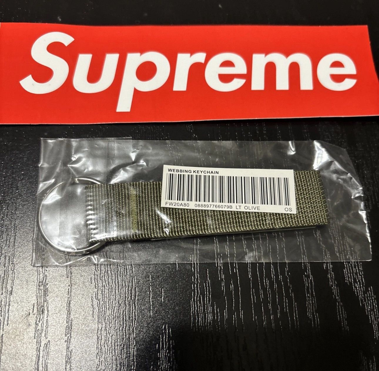 Supreme Supreme Webbing Keychain Light Olive FW20 Size ONE SIZE - 2 Thumbnail
