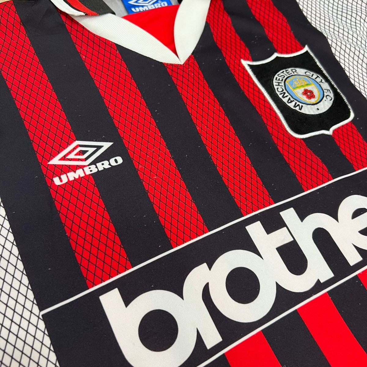 Umbro Vintage Manchester City 1994-96 Away Umbro Football Jersey Size US M / EU 48-50 / 2 - 3 Thumbnail
