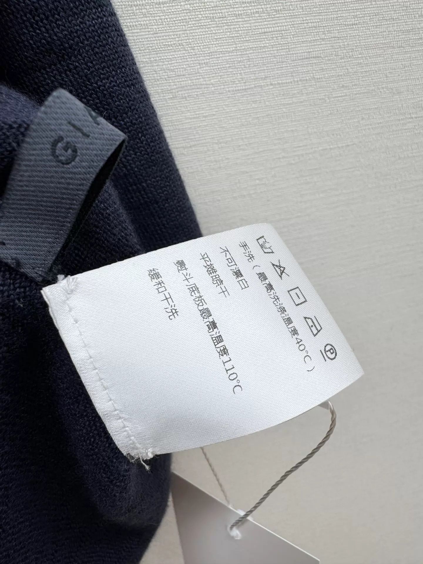 Gildan Giada Authentic Worn Once 42 EU Knit Top Size M / US 6-8 / IT 42-44 - 6 Thumbnail