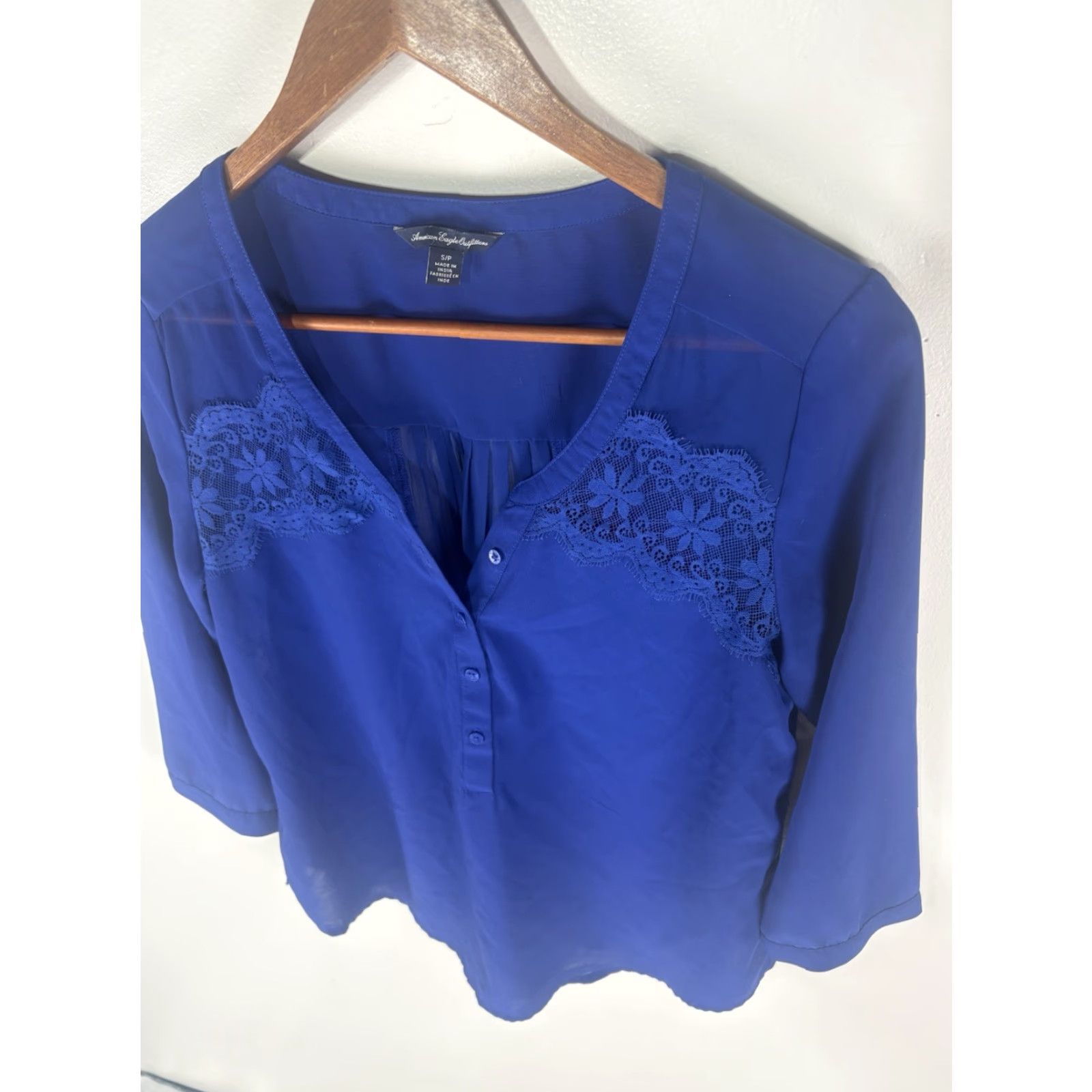 American Eagle Outfitters American Eagle Blue Sheer Lace 3/4 Sleeve Blouse Womens Size S India Size S / US 4 / IT 40 - 2 Thumbnail