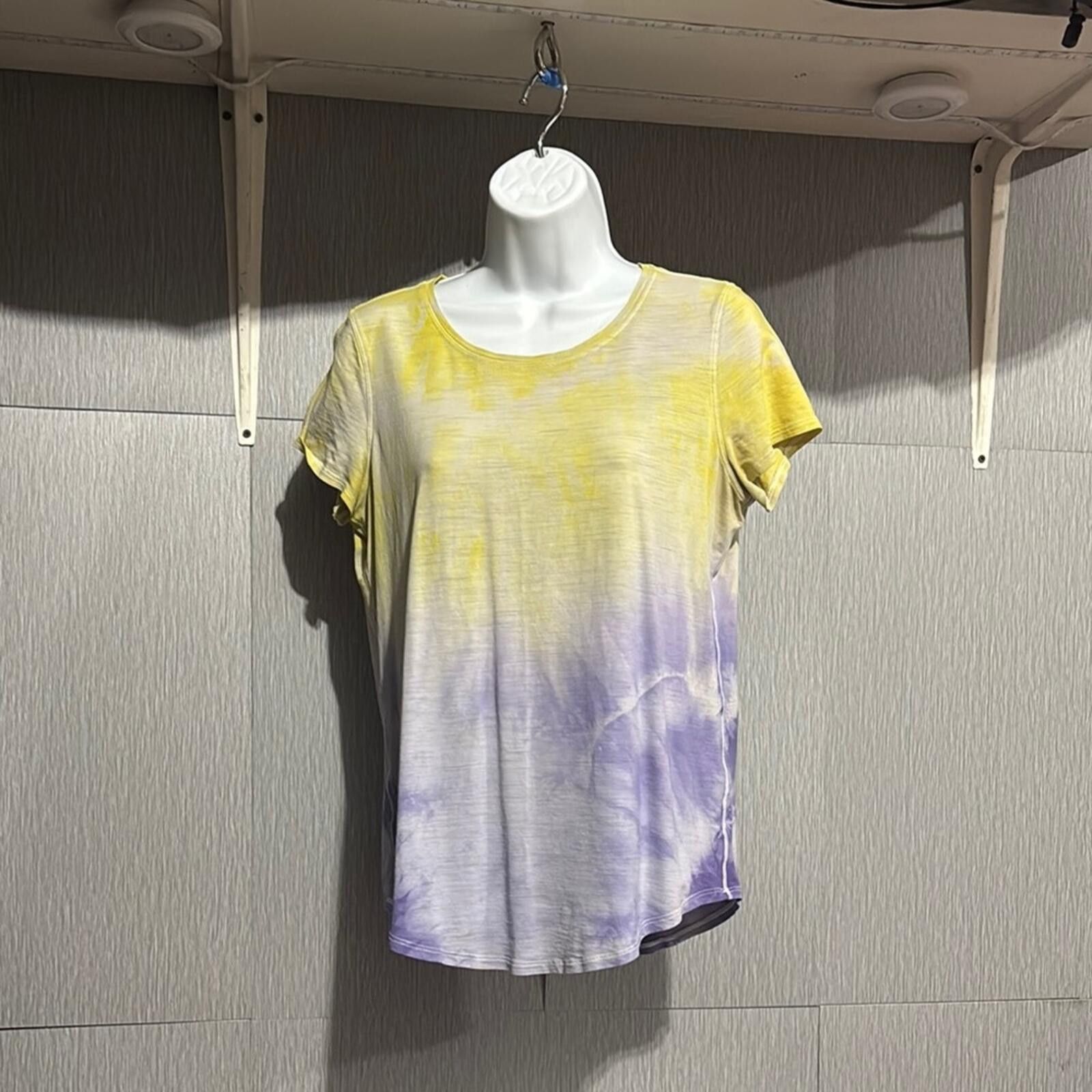 Lululemon lululemon athletica Yellow and Purple Short Sleeve Tee Size M / US 6-8 / IT 42-44 - 1 Thumbnail