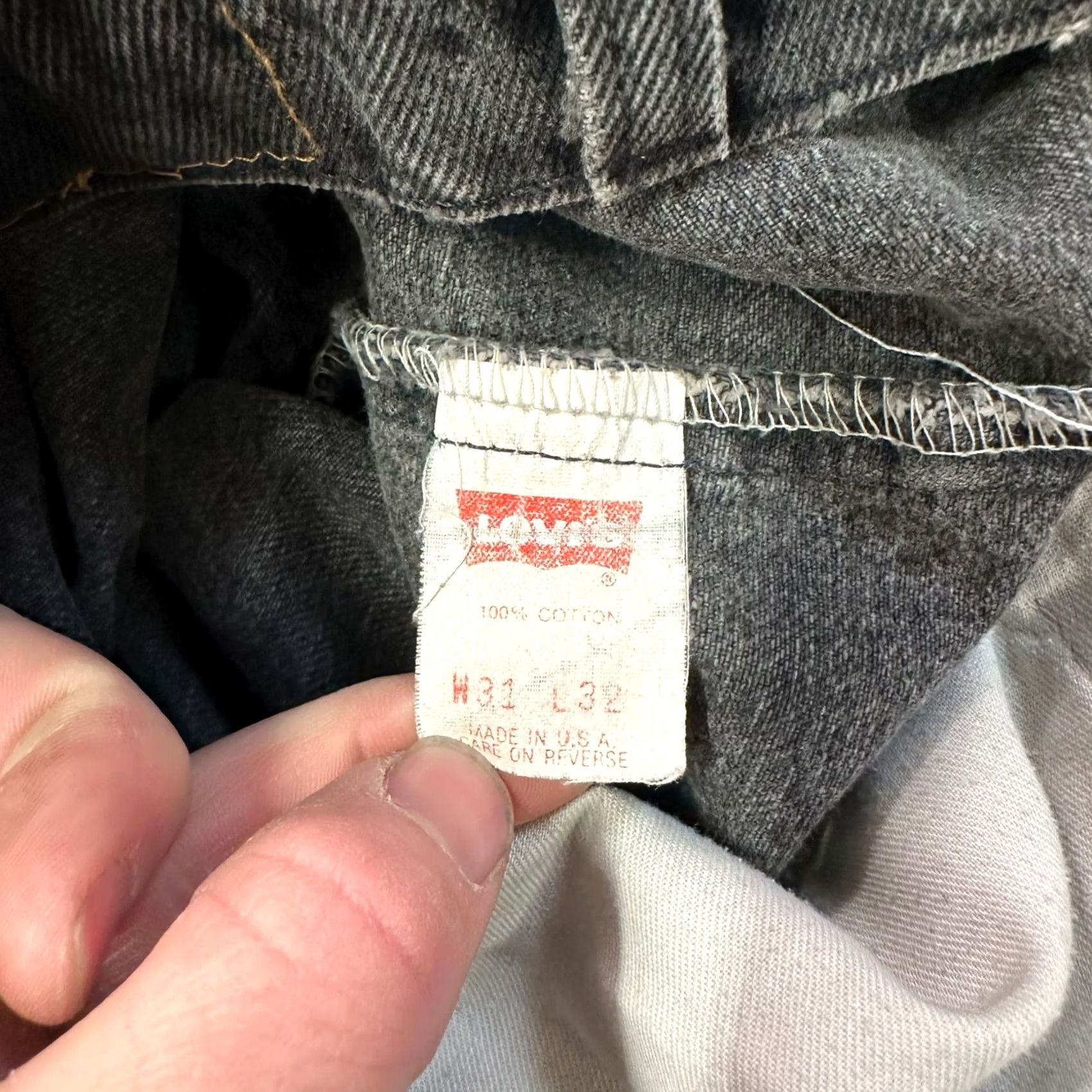 Levi's vintage Levi's 550 Jeans Men's 31x32 Black Denim USA Made Relaxed Straight 5-Pocket Distressed Logo Belt Loops Button Zipper Size US 31 - 7 Thumbnail