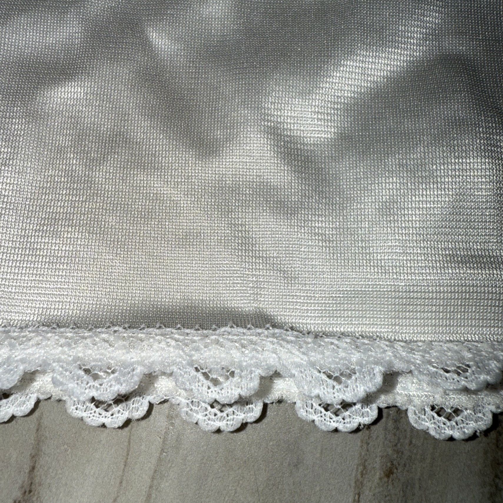 Vintage VINTAGE Warner's Half Slip Beige Nylon Lace Trim Women's Small S Eveningwear Slip (Regular) Womens Size ONE SIZE - 4 Thumbnail