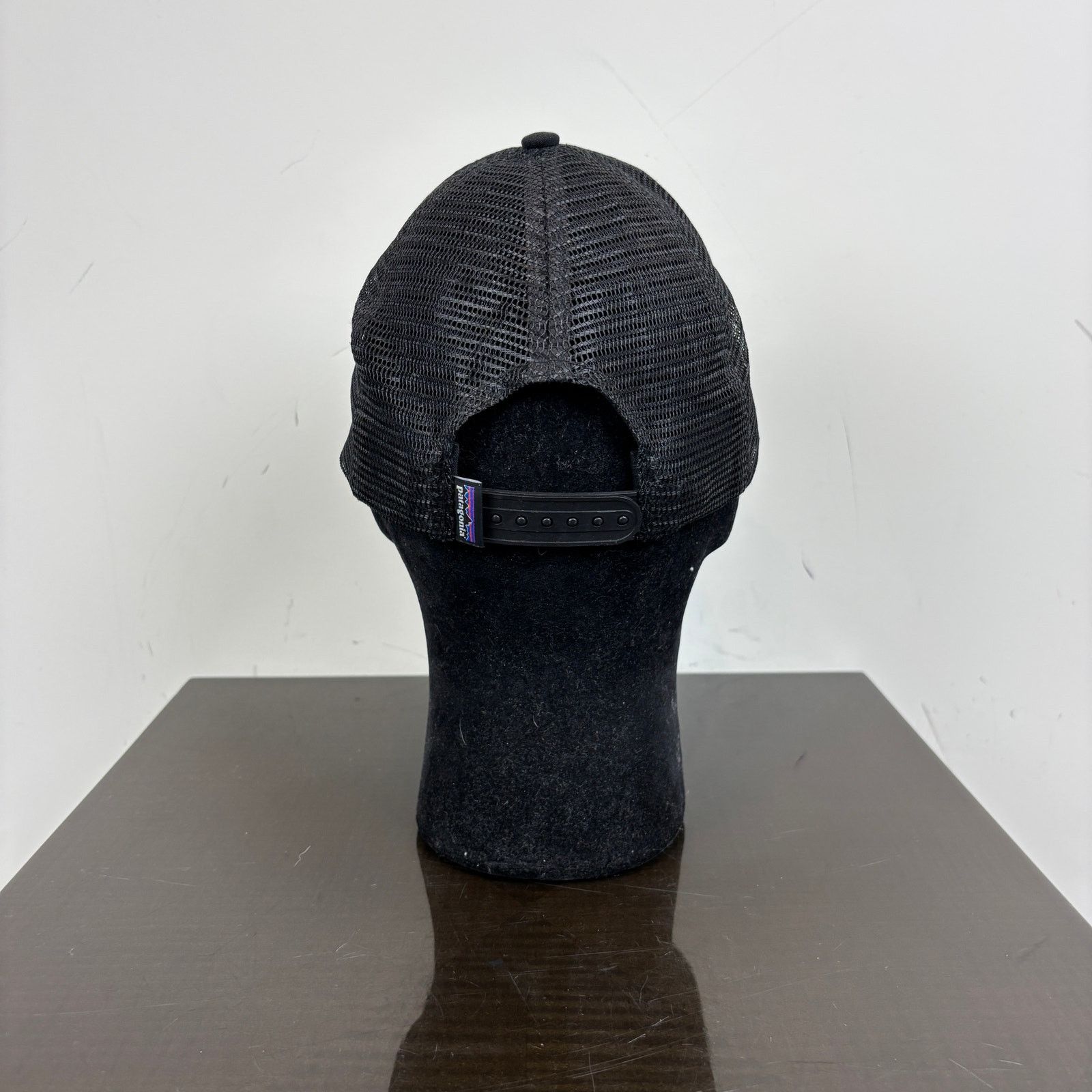 Patagonia Patagonia P-6 Logo Mesh Trucker Hat Snapback Gorpcore Size ONE SIZE - 4 Thumbnail