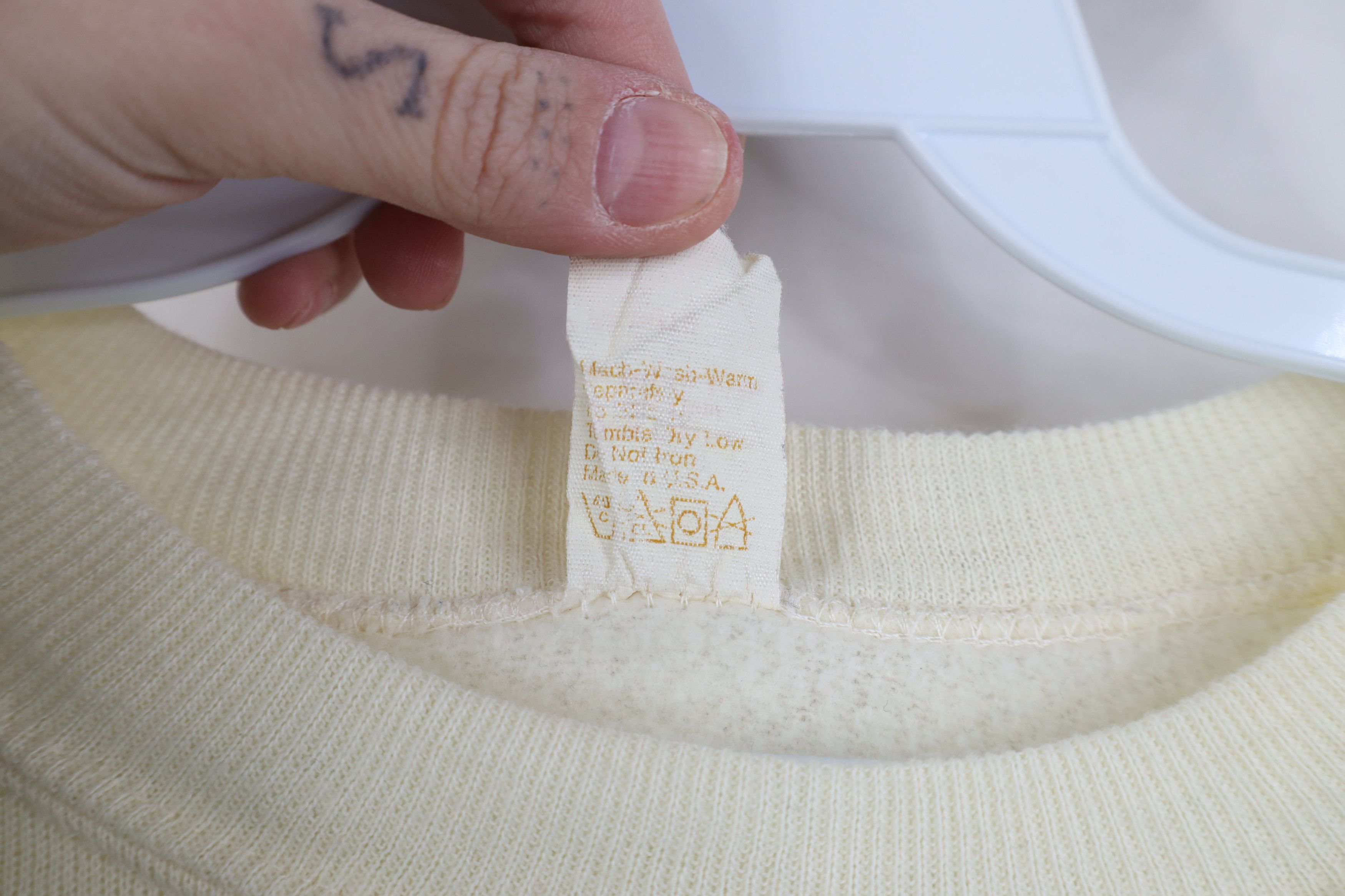 Vintage Vintage 70s Streetwear Crewneck Sweatshirt Pale Yellow USA Size US L / EU 52-54 / 3 - 7 Thumbnail