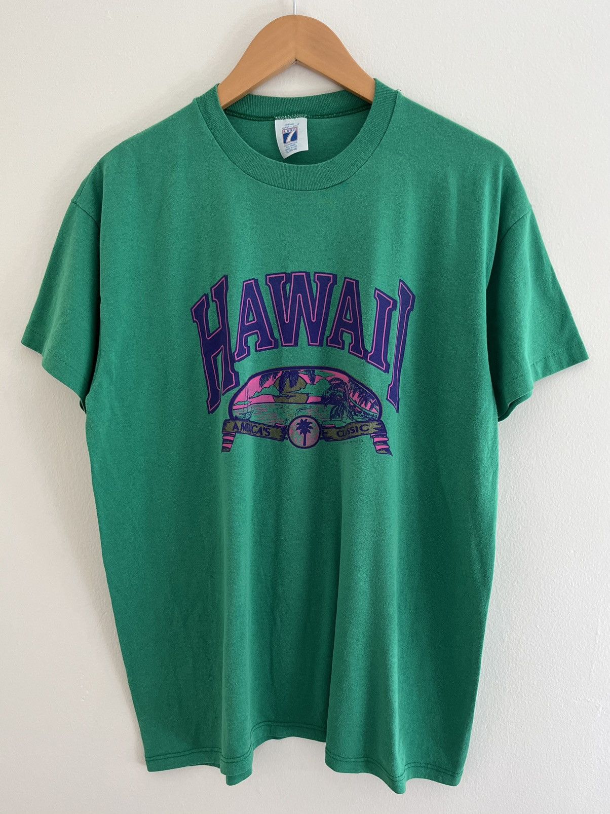 Logo 7 × Vintage Vintage 80’s Hawaii “America’s Classic” Single Stitch Tee Size US XL / EU 56 / 4 - 1 Thumbnail