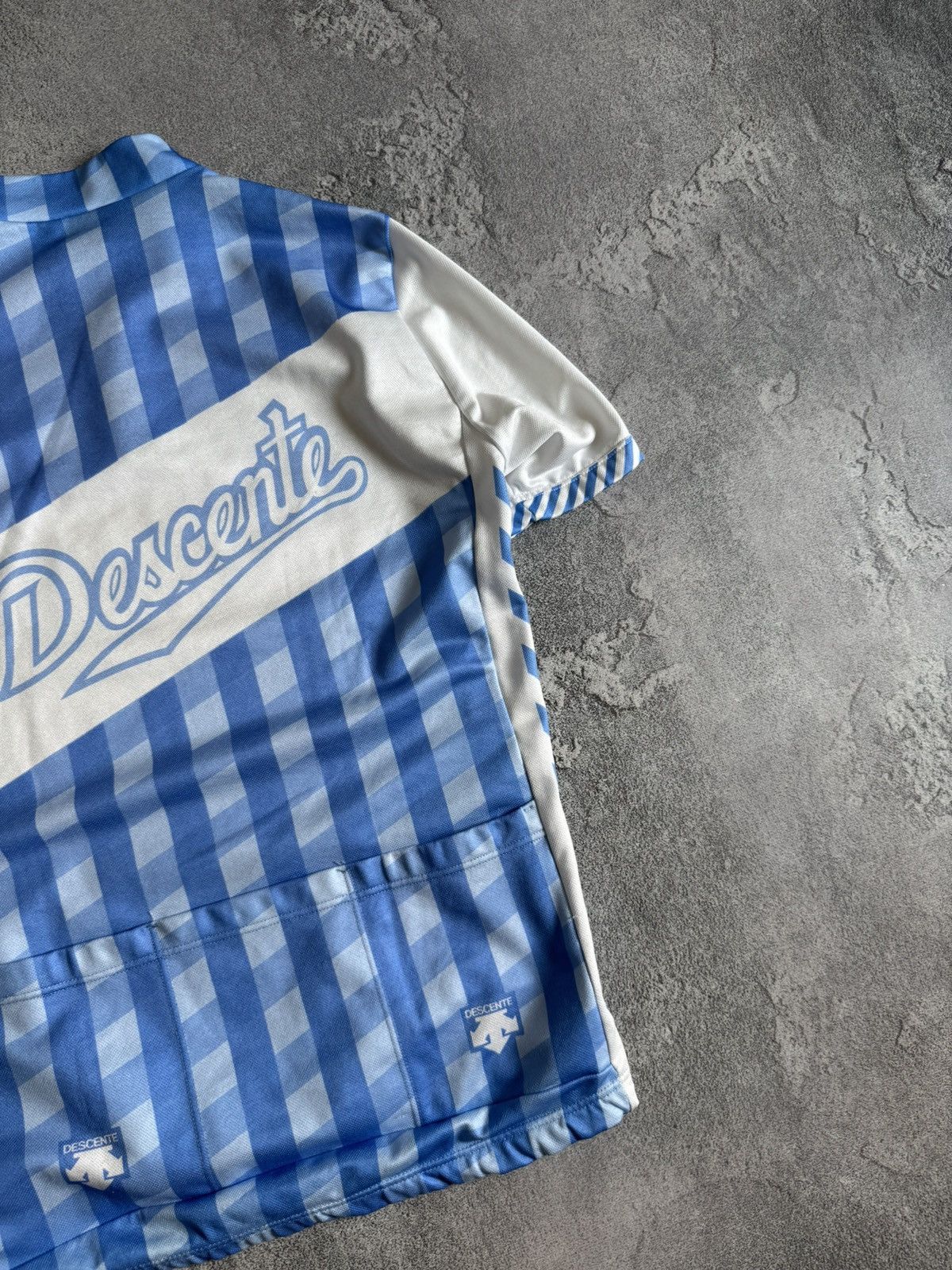 Vintage Descente L all printed vintage cycling jersey tee T-shirt Size US L / EU 52-54 / 3 - 12 Thumbnail