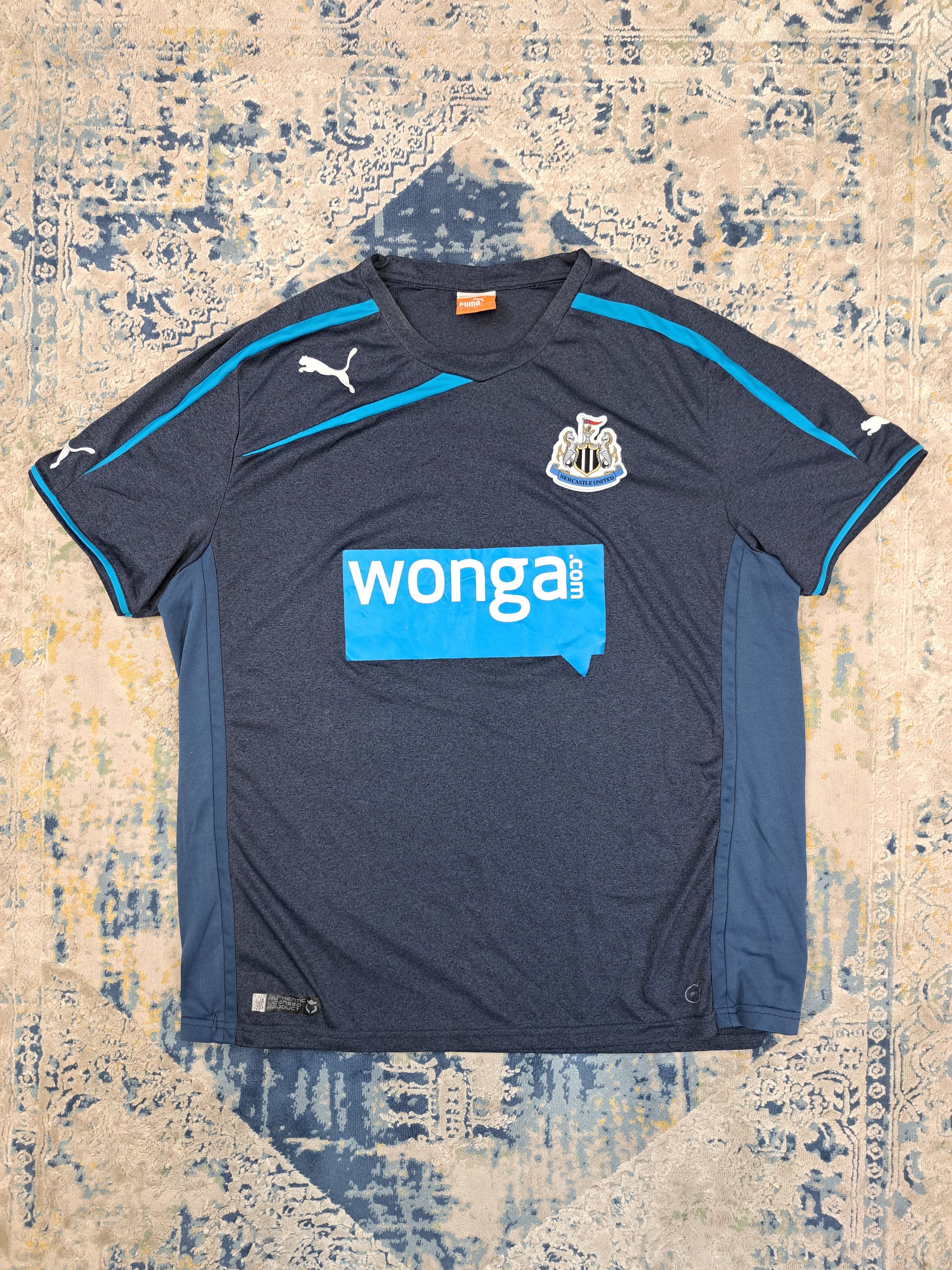 Puma 2013 / 2014 Newcastle United Puma Soccer Kit Size US L / EU 52-54 / 3 - 1 Thumbnail
