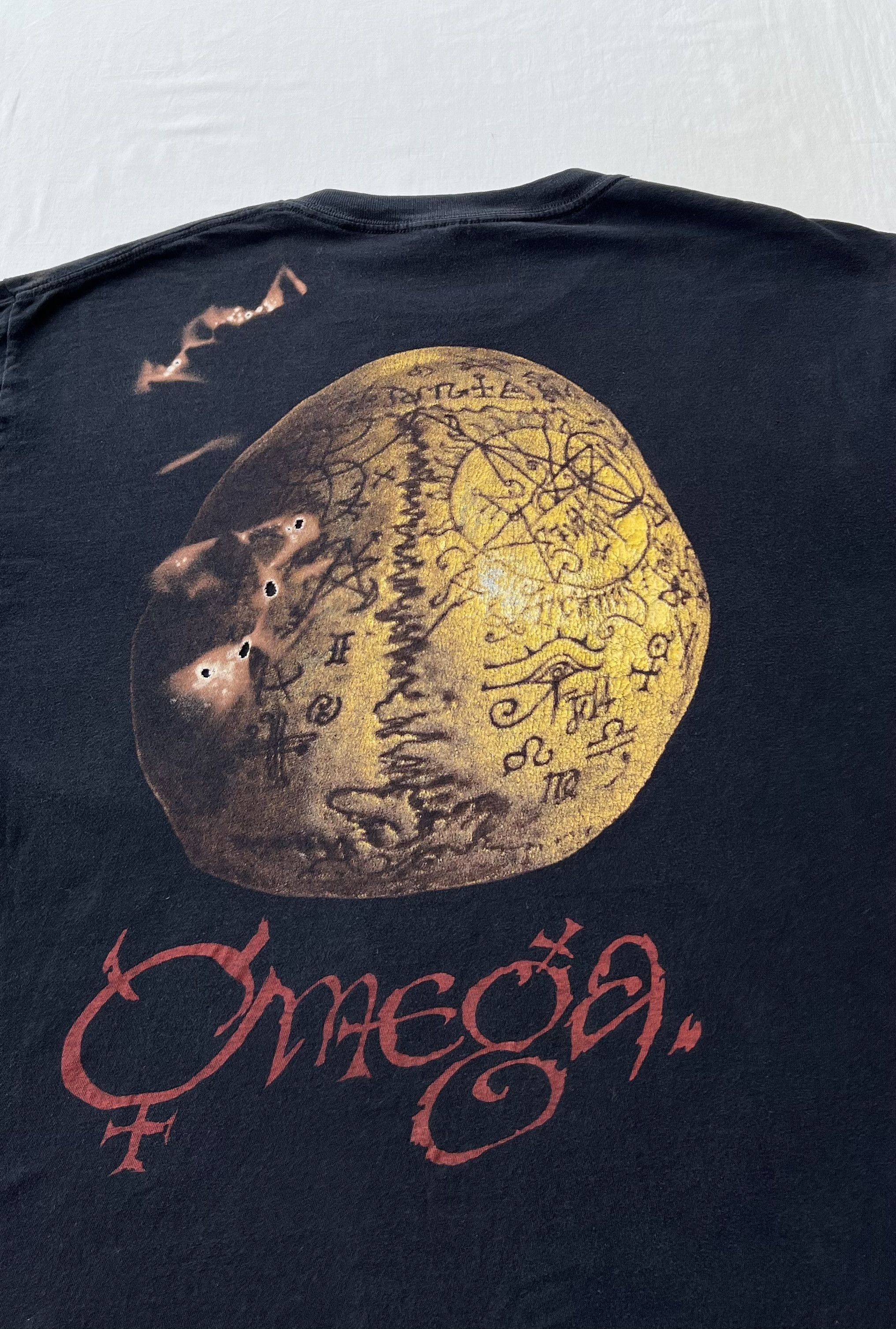 Vintage Vintage 90s Alchemy Gothic Omega Skull Long Sleeve T-shirt Size US L / EU 52-54 / 3 - 16 Thumbnail