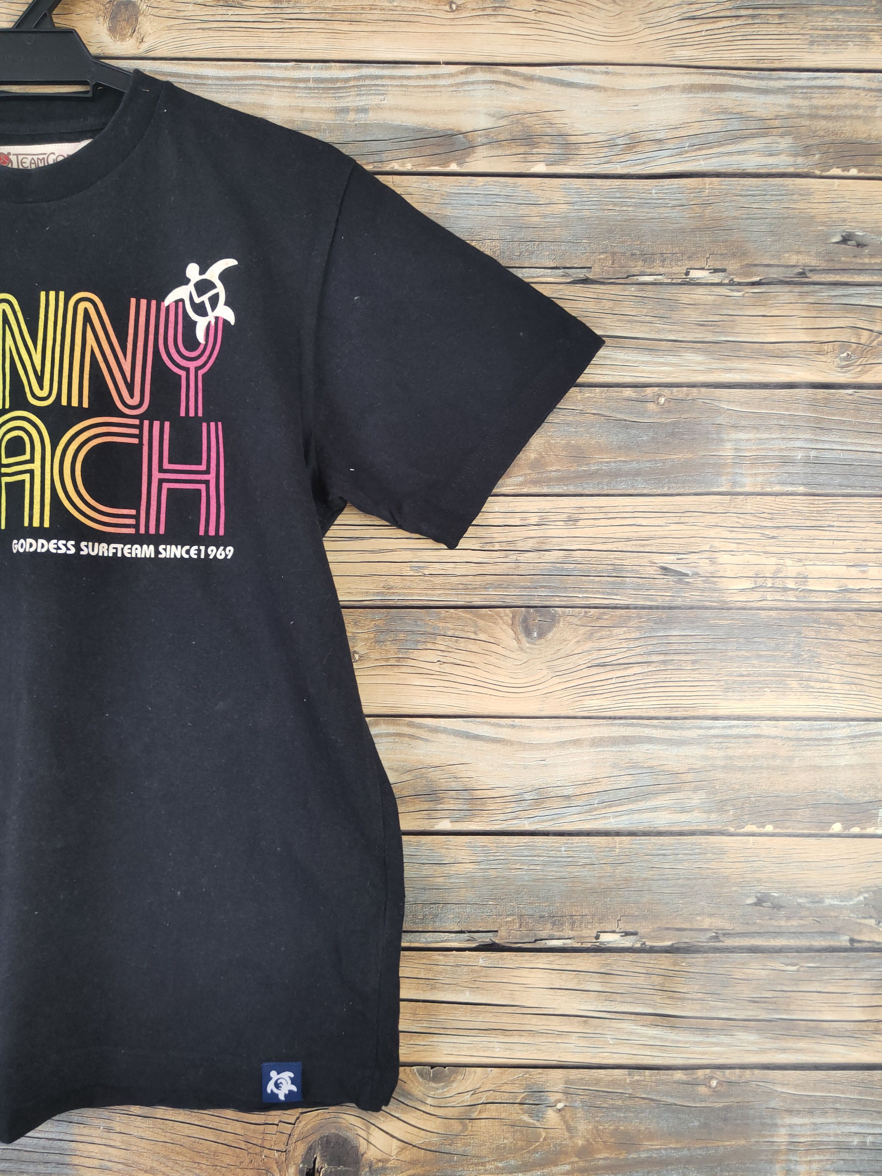Japanese Brand × Vintage DL Team Goddess hawaian surf Black Short Sleeve T-shirt #627 Size US M / EU 48-50 / 2 - 7 Thumbnail
