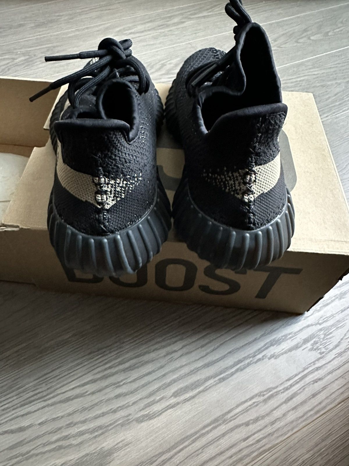 Adidas × Yeezy YEEZY BOOST 350 V2 CORE BLACK GREEN Size US 6 / EU 39 - 3 Thumbnail