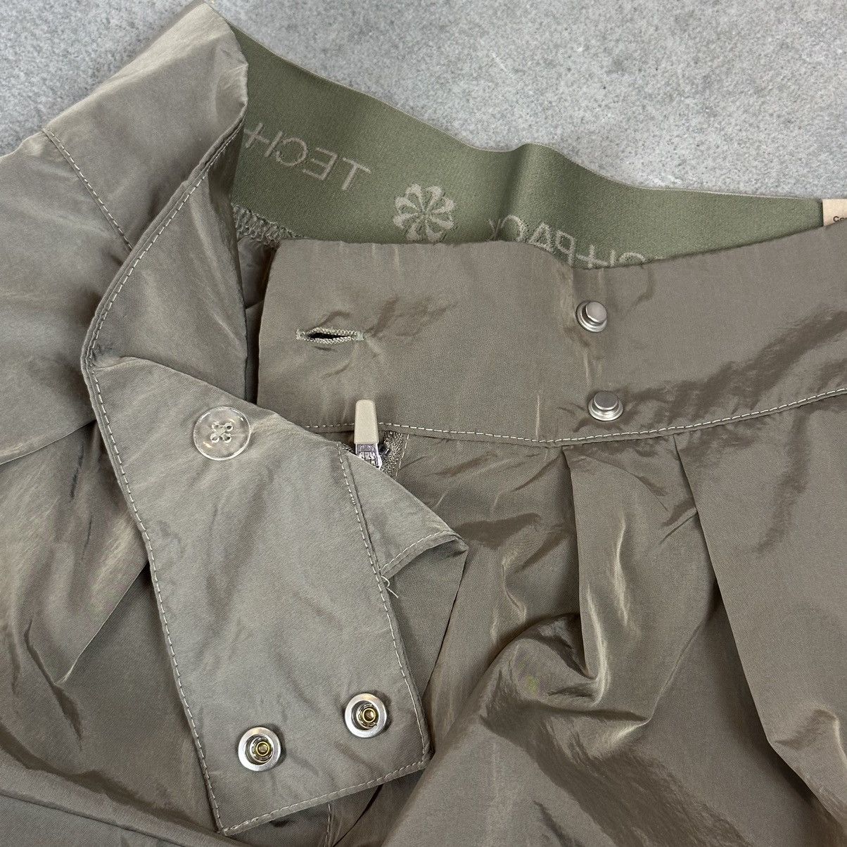 Nike Nike TechPack parachute pants jogger XS khaki streetwear Size US 28 / EU 44 - 5 Thumbnail