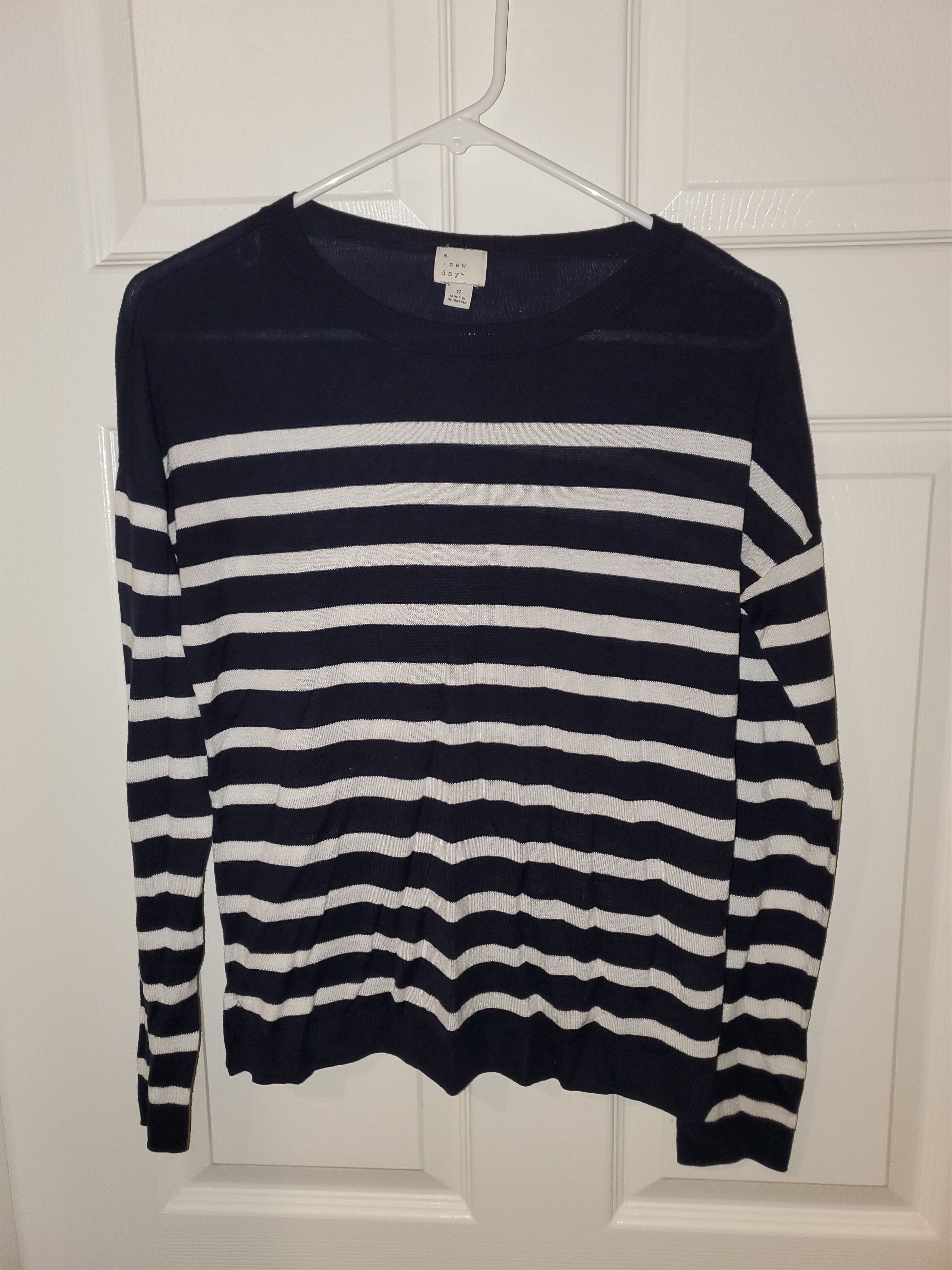 Other Navy blue and white lightweight striped sweater (size s) Size S / US 4 / IT 40 - 1 Thumbnail