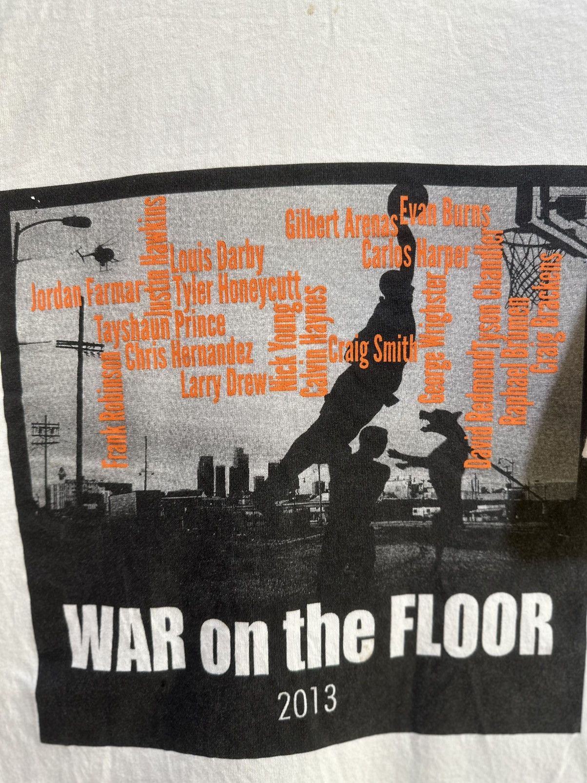 NBA × Vintage Vintage War on The Floor 2013 Tee Size US XL / EU 56 / 4 - 2 Thumbnail