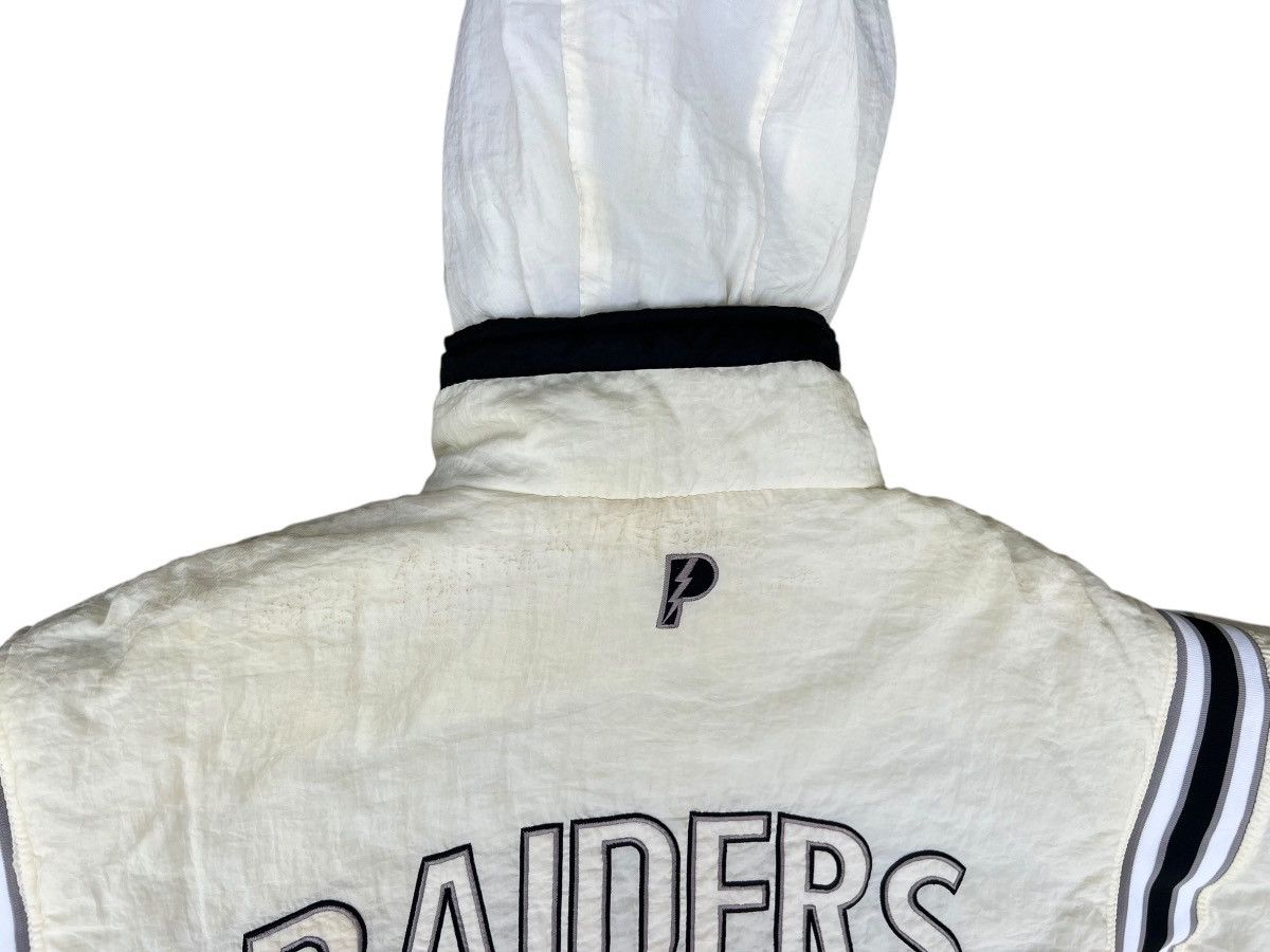 Foot Locker 90s NFL Raiders Reversible Heavy Puffer Pro Player Jacket Size US L / EU 52-54 / 3 - 21 Thumbnail