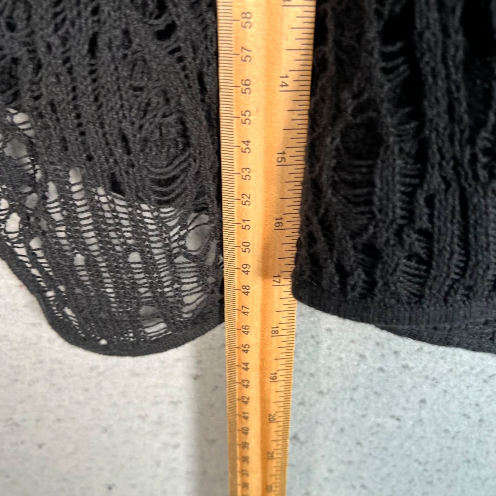 Guizio Black Crochet Halter Tank Top Keyhole Design Womens Size Small Shirt Adult Womens Small Black Crochet Halter Tank Top Guizio Womens Small