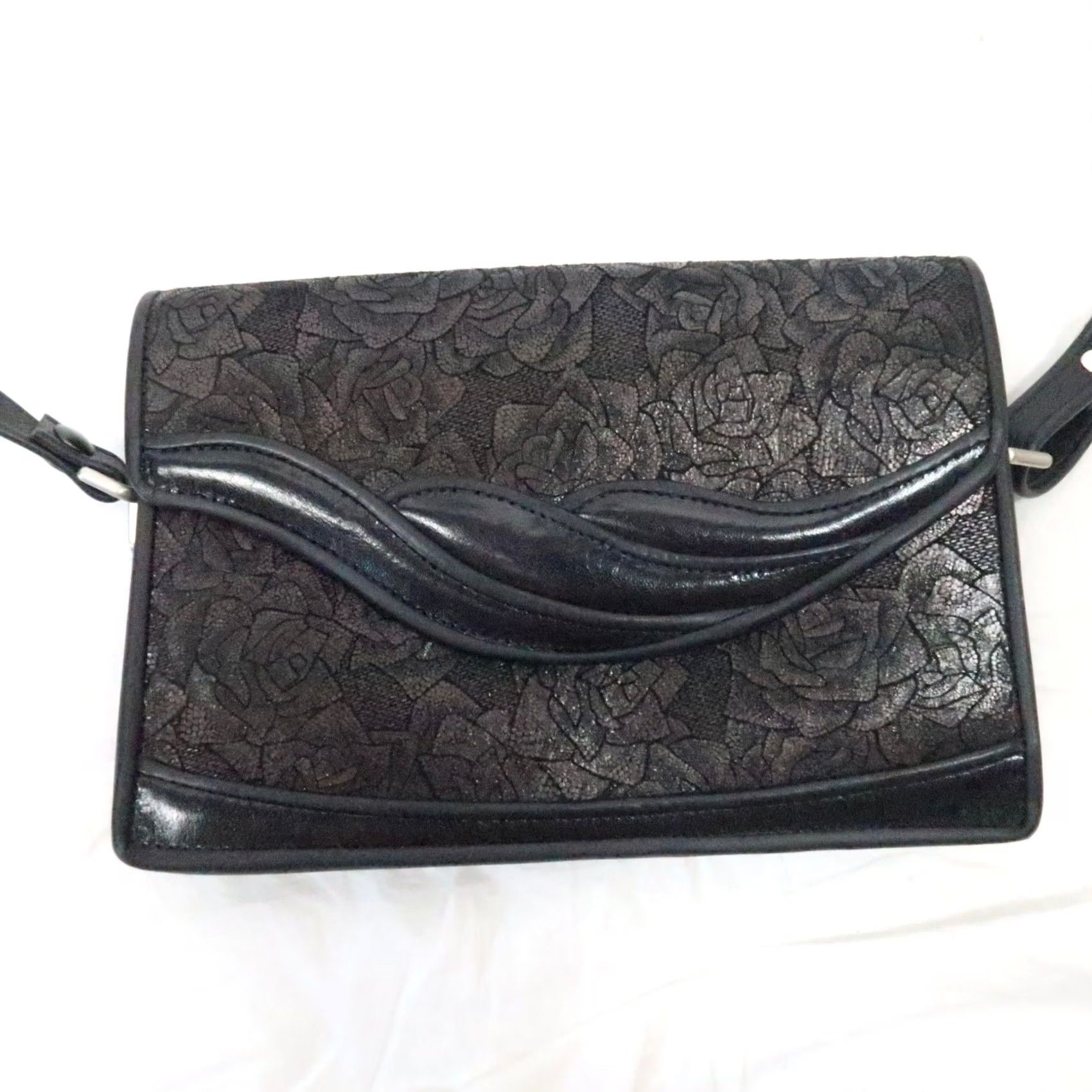 Vintage VINTAGE Black Floral Embossed Leather Crossbody Bag Purse Small Women Bohemian Size ONE SIZE - 2 Thumbnail