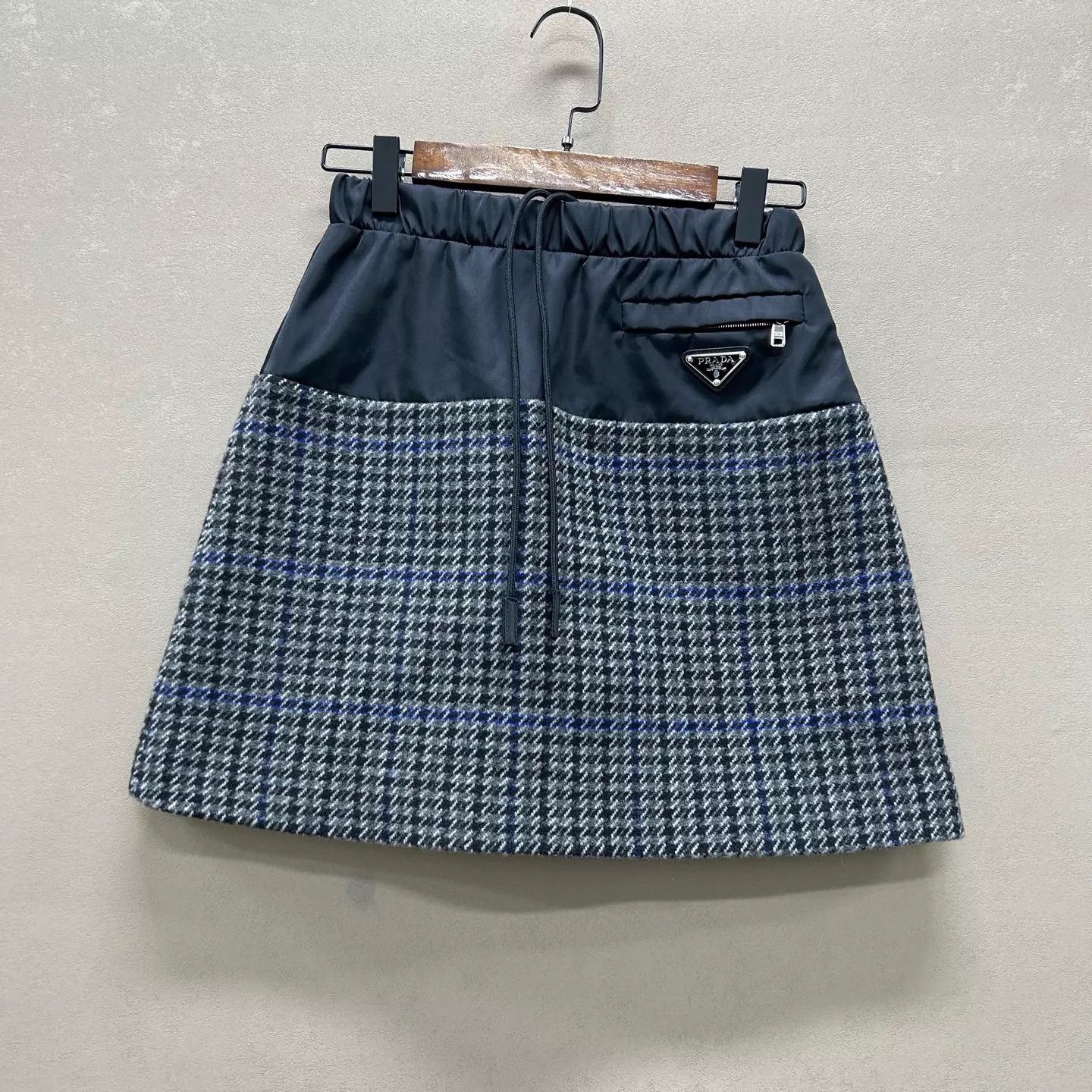 Prada PRADA houndstooth mini skirt 36 Size 25" / US 0 / IT 36 - 1 Thumbnail