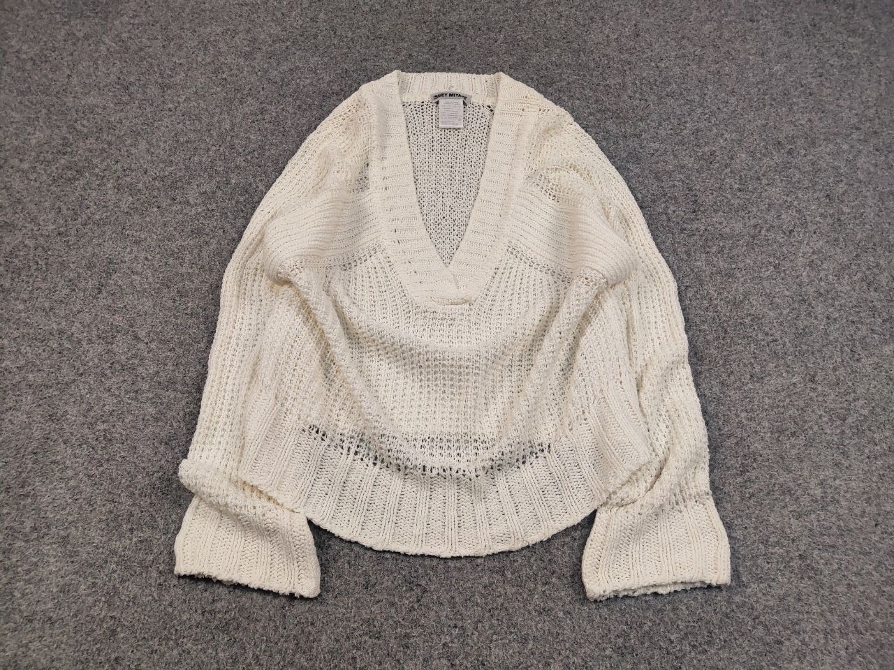 Issey Miyake Vintage 90s Issey Miyake Japan Linen Blend Mech Knit Sweater Size S / US 4 / IT 40 - 2 Thumbnail