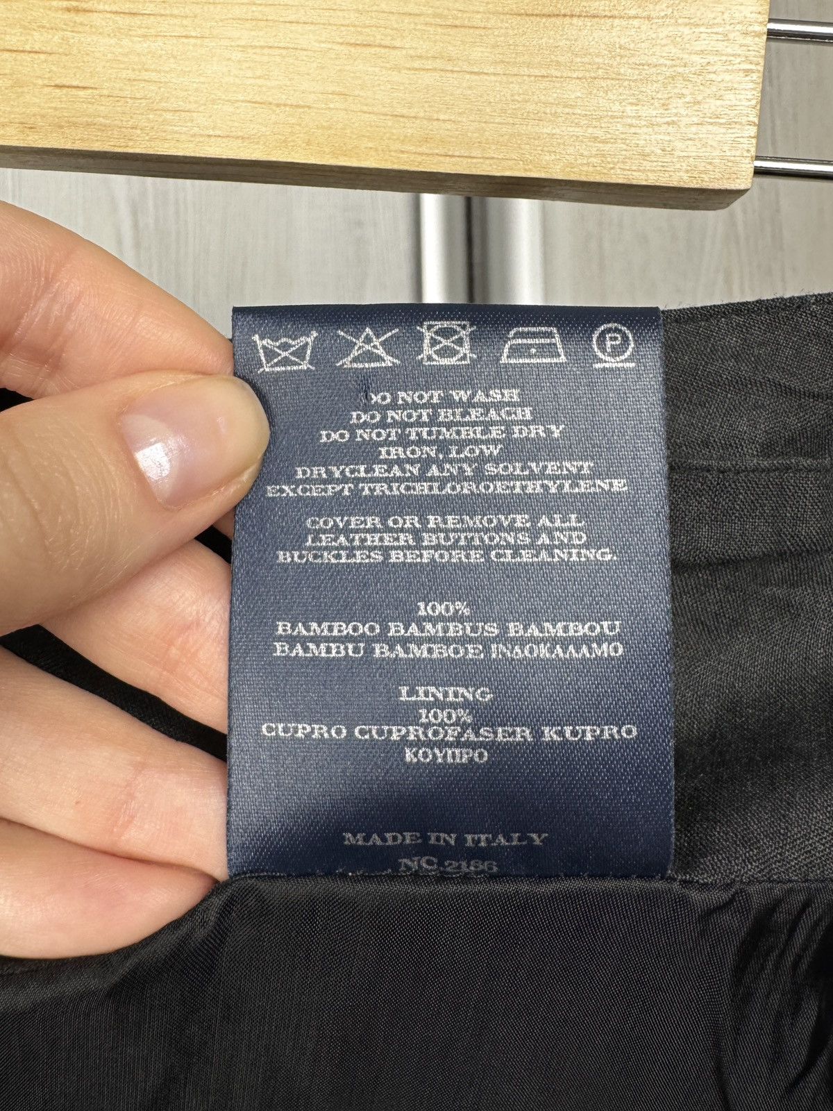 Burberry Burberry London 100% Bamboo fabric made in italy midi skirt Size 30" / US 8 / IT 44 - 9 Thumbnail