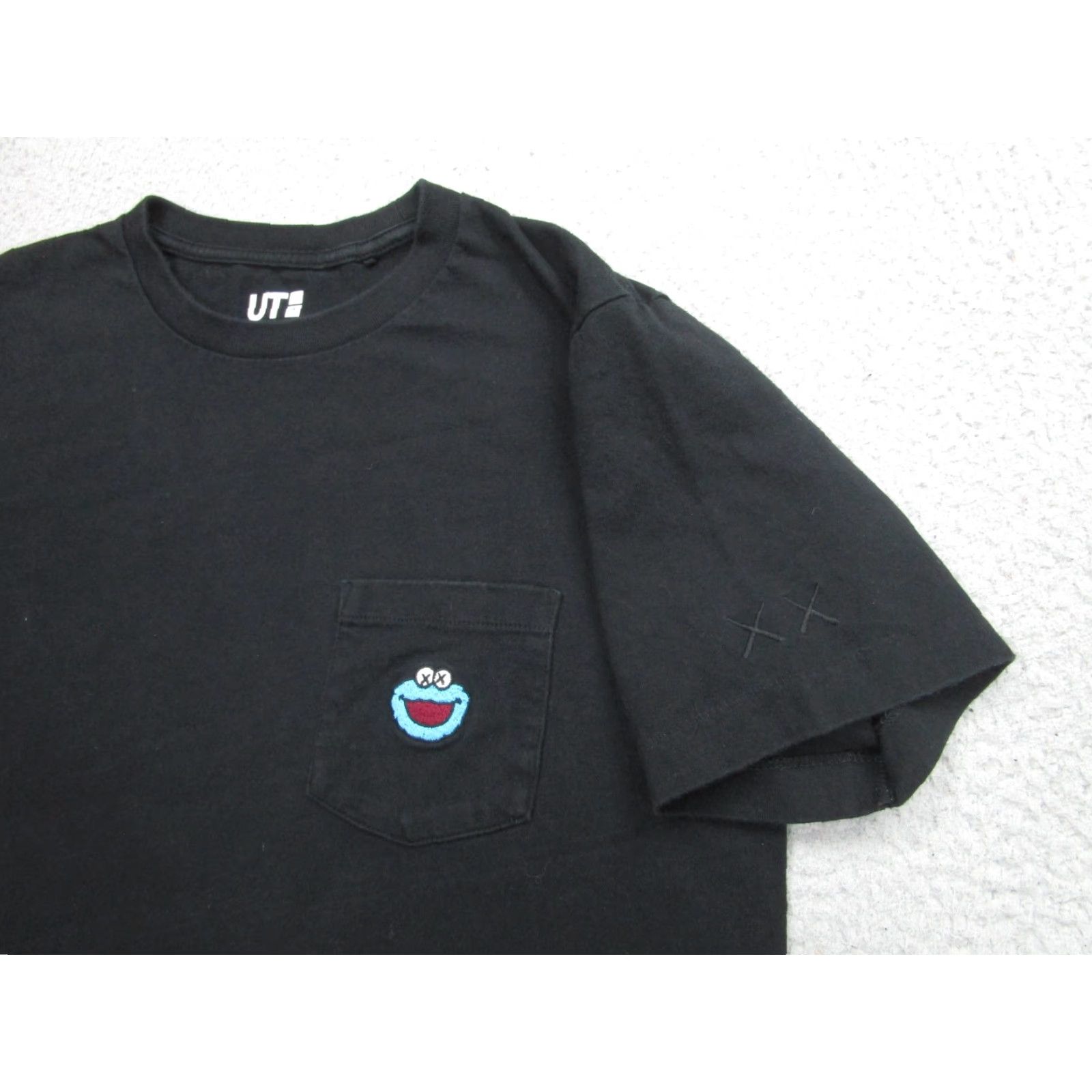 Uniqlo KAWS Uniqlo Sesame Street Black Pocket Tee Mens Small Cookie Monster Embroidered T-Shirt Size US S / EU 44-46 / 1 - 3 Thumbnail