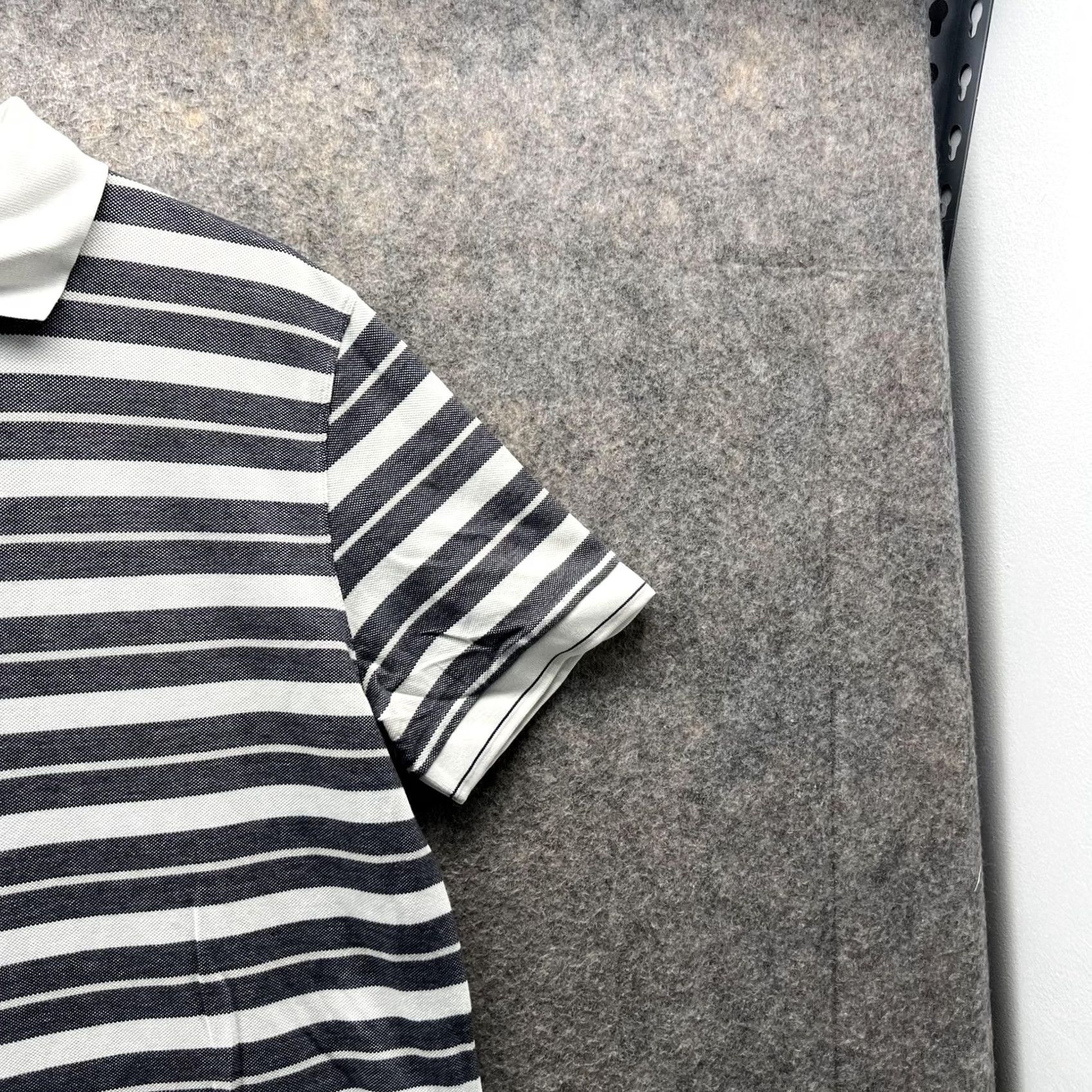 Hugo Boss VINTAGE Hugo Boss Polo Shirt Men Large Adult White Gray Striped Preppy Cotton vtg Size US L / EU 52-54 / 3 - 4 Thumbnail