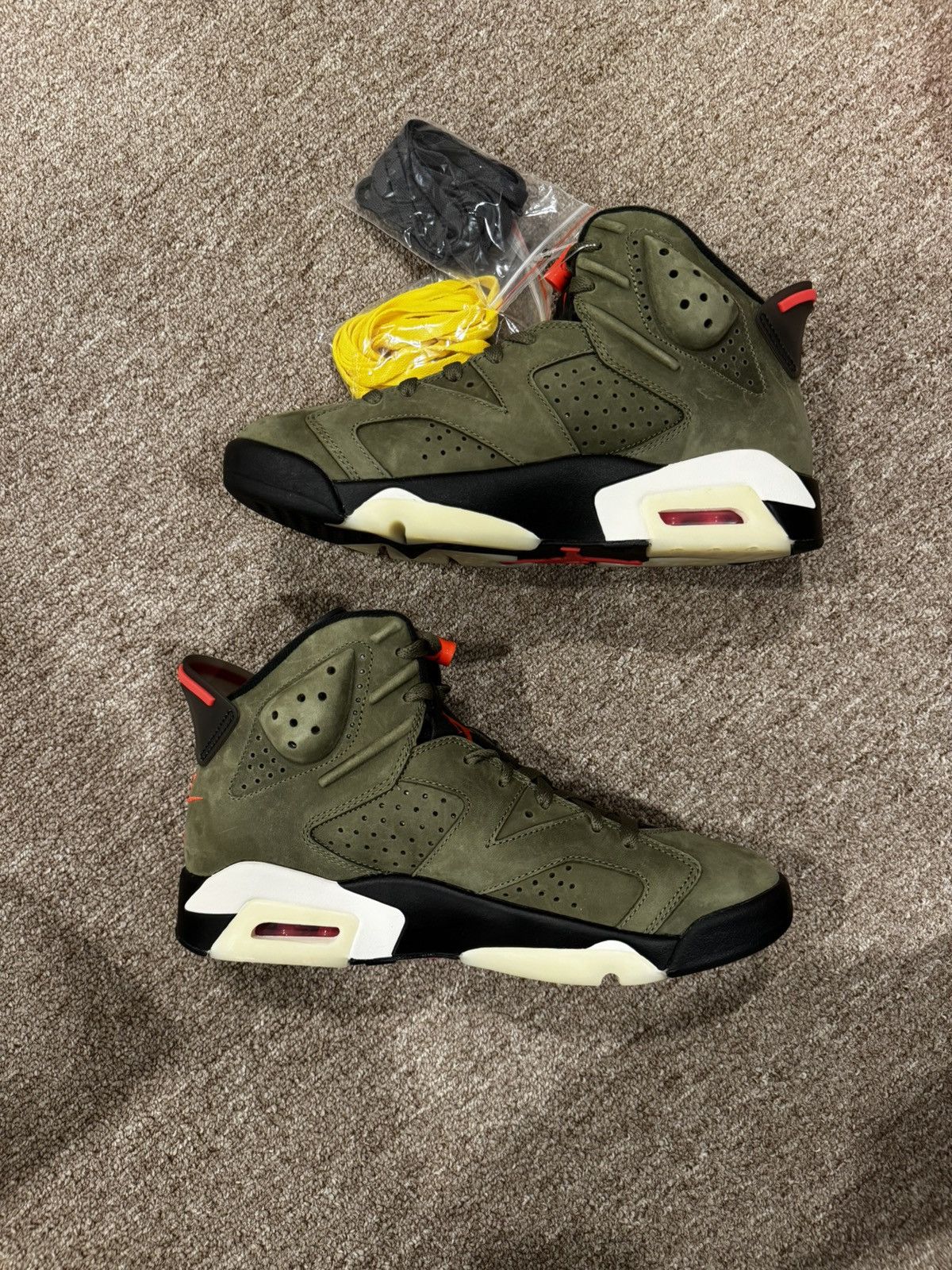 Jordan Brand × Nike × Travis Scott Travis Scott Air Jordan 6 Retro SP in Olive/Green New/DS Size US 9 / EU 42 - 2 Thumbnail