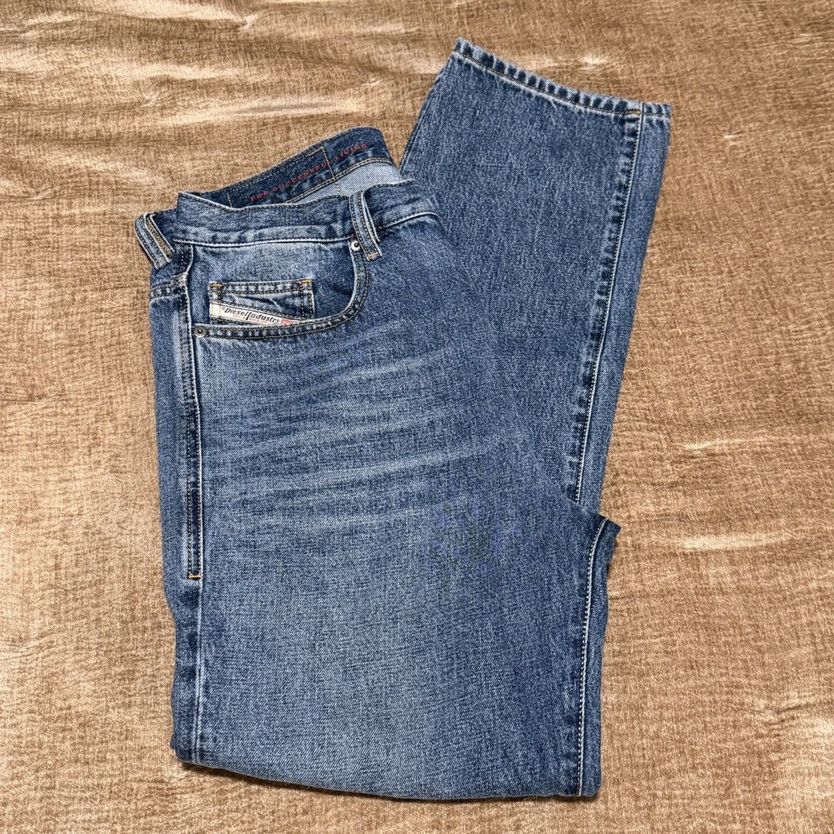 Diesel Diesel D-Viker Straight Denim – Medium Wash (W32-L32) Size US 32 / EU 48 - 5 Thumbnail