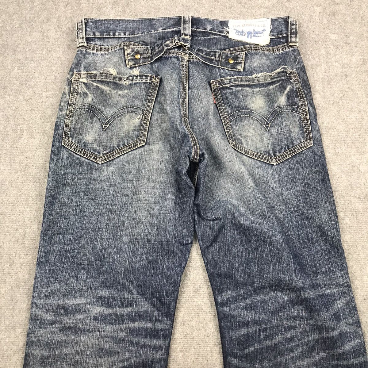 Levi's Vintage Clothing RIPPED DISTRESSED LEVIS BLUE DENIM BAGGY PANTS 142 Size US 34 / EU 50 - 12 Thumbnail
