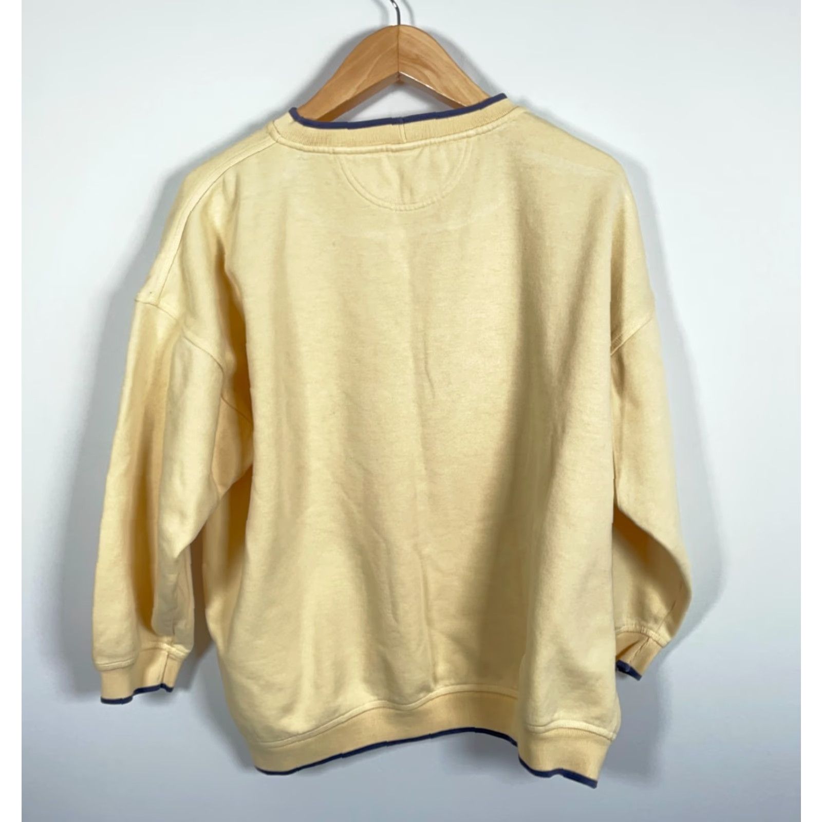 Vintage VINTAGE Paris Sport Club Sweatshirt Adults XL Pale Yellow Embroidered Logo Graphic Print Boxy Fit 90s Hipster Retro Mens Sweater Size US XL / EU 56 / 4 - 2 Thumbnail