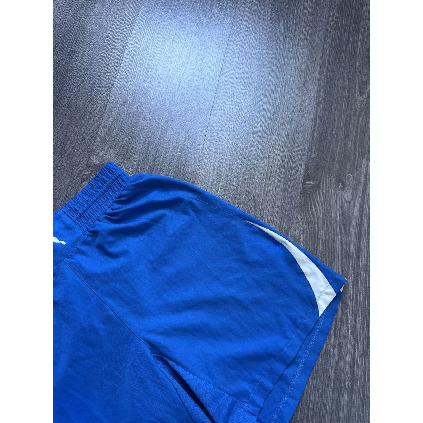 Puma 00s Vintage Puma New Castle Soccer Shorts Size US 32 / EU 48 - 4 Thumbnail