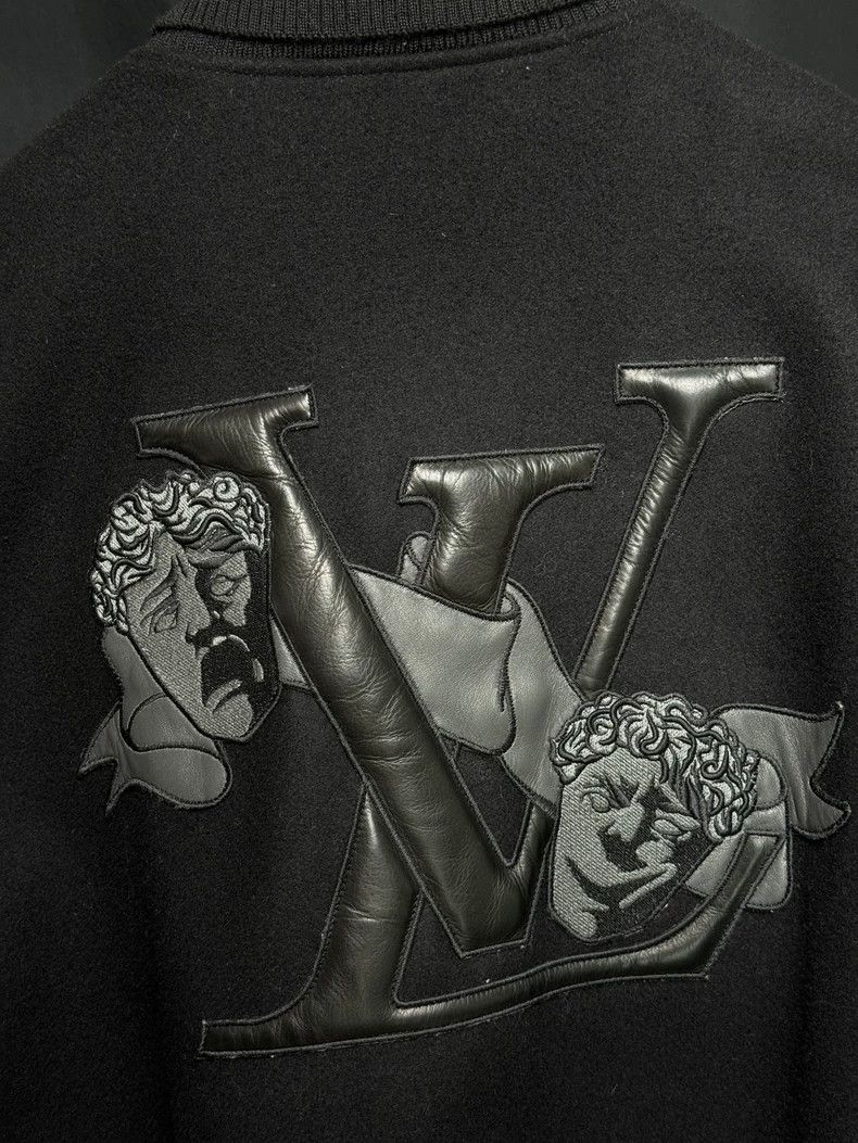 Louis Vuitton Louis Vuitton Embossed dark pattern full of logo graffiti l Size US XL / EU 56 / 4 - 4 Thumbnail