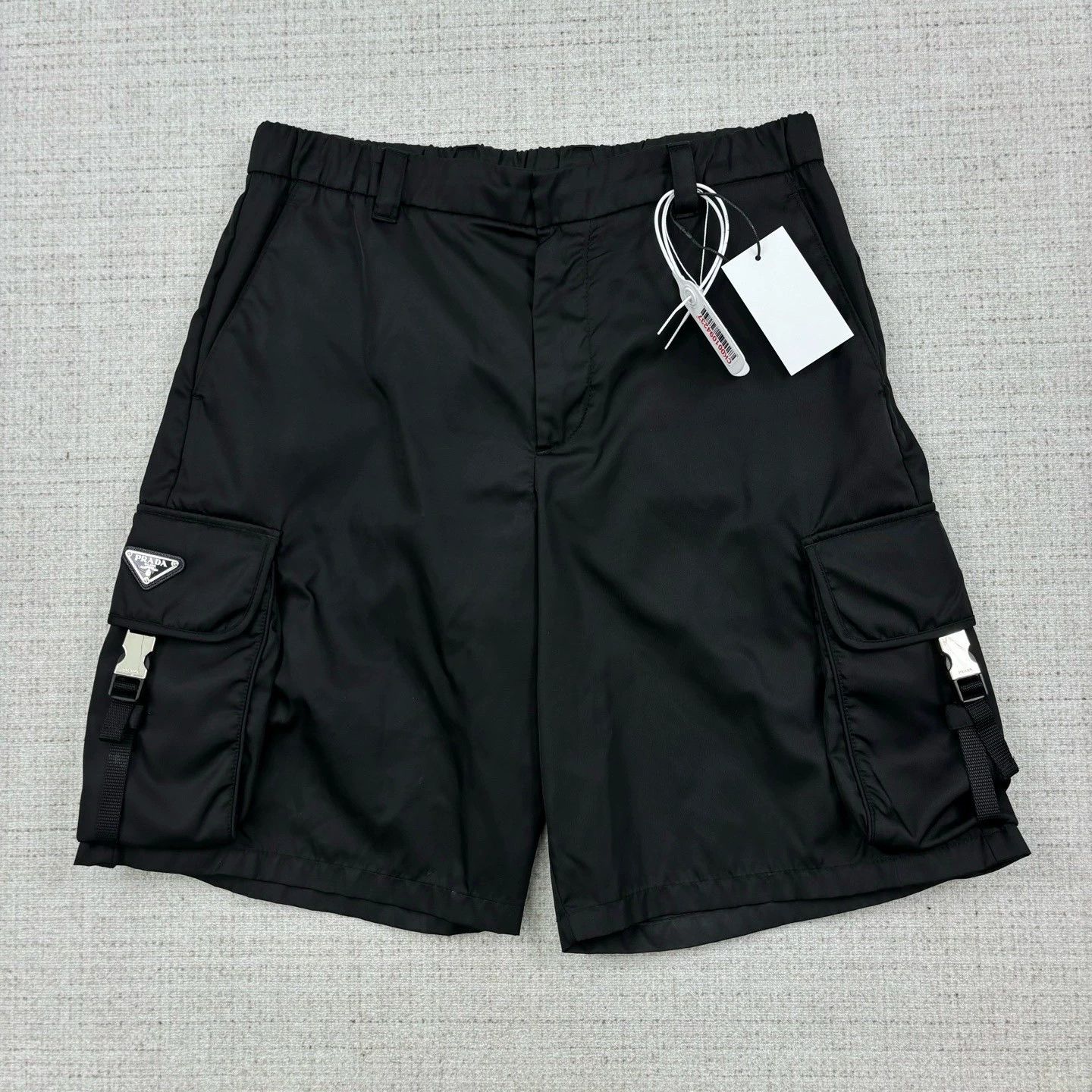 Prada PRADA Re-Nylon Logo Casual Shorts - dmc Size US 38 / EU 54 - 1 Thumbnail