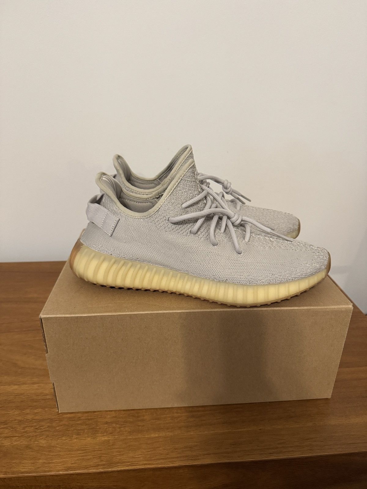 Adidas YEEZY BOOST 350 V2 Size US 11 / EU 44 - 4 Thumbnail