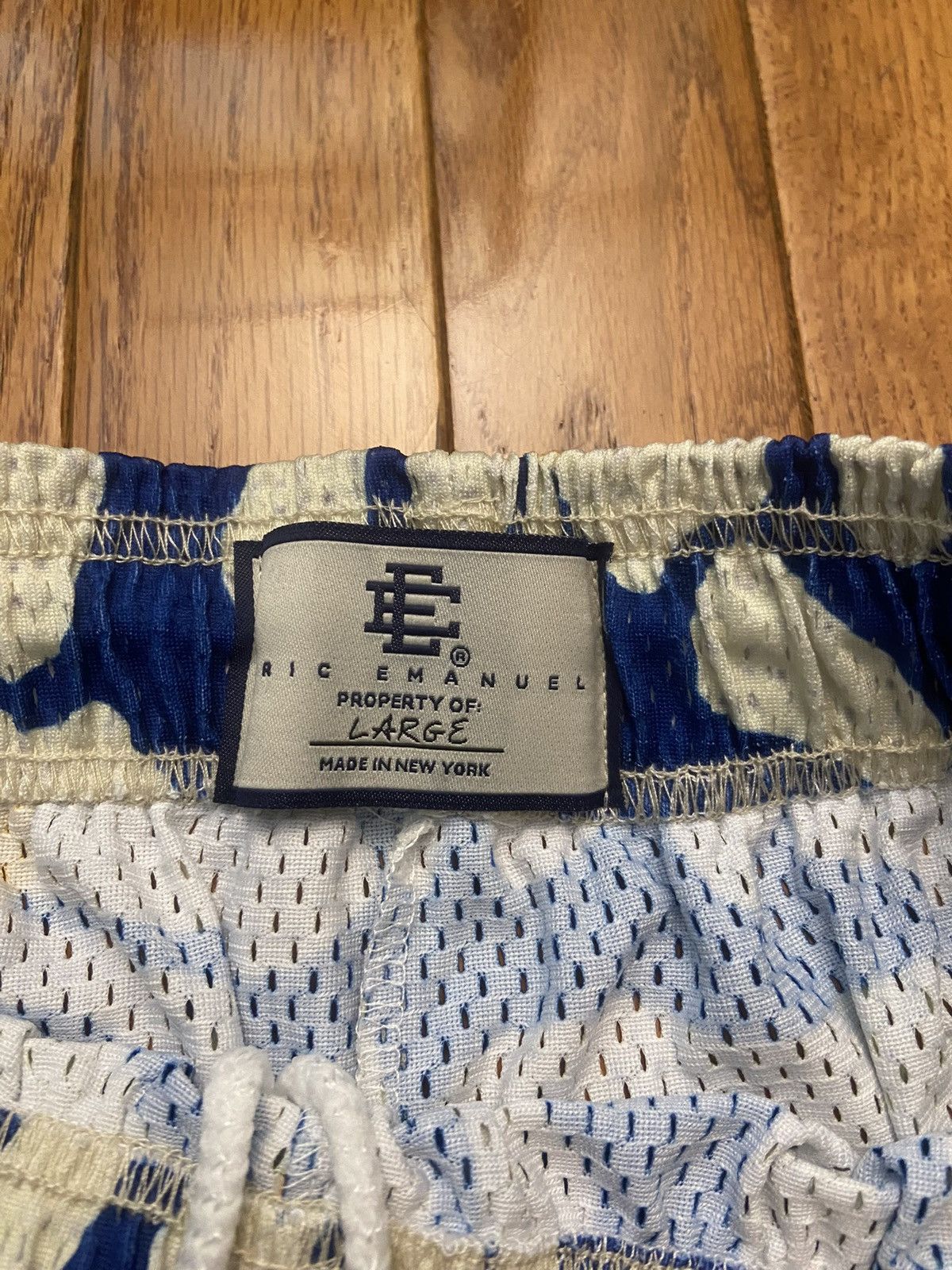 Eric Emanuel Eric Emanuel EE Basic Short Blue Daisies/Yellow Size US 34 / EU 50 - 3 Thumbnail