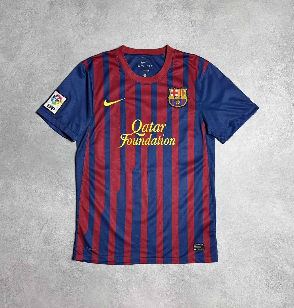 Nike Barcelona 2011 2012 Home Football Shirt Soccer Jersey Nike Size US S / EU 44-46 / 1 - 1 Thumbnail