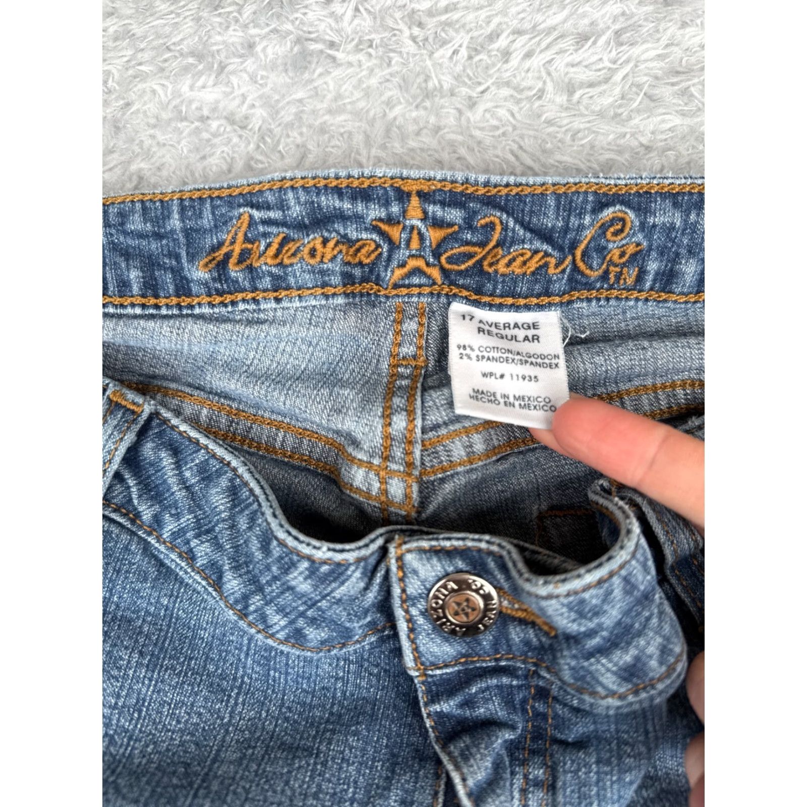 Vintage Arizona Jeans Co Juniors 17 Blue Denim Flared Mid Rise 34x30 Cotton Blend Jeans Womens Rock Distressed Pockets 5-Pocket Design Regular 30 in Inseam Size 38" / US 16 / IT 52 - 6 Thumbnail