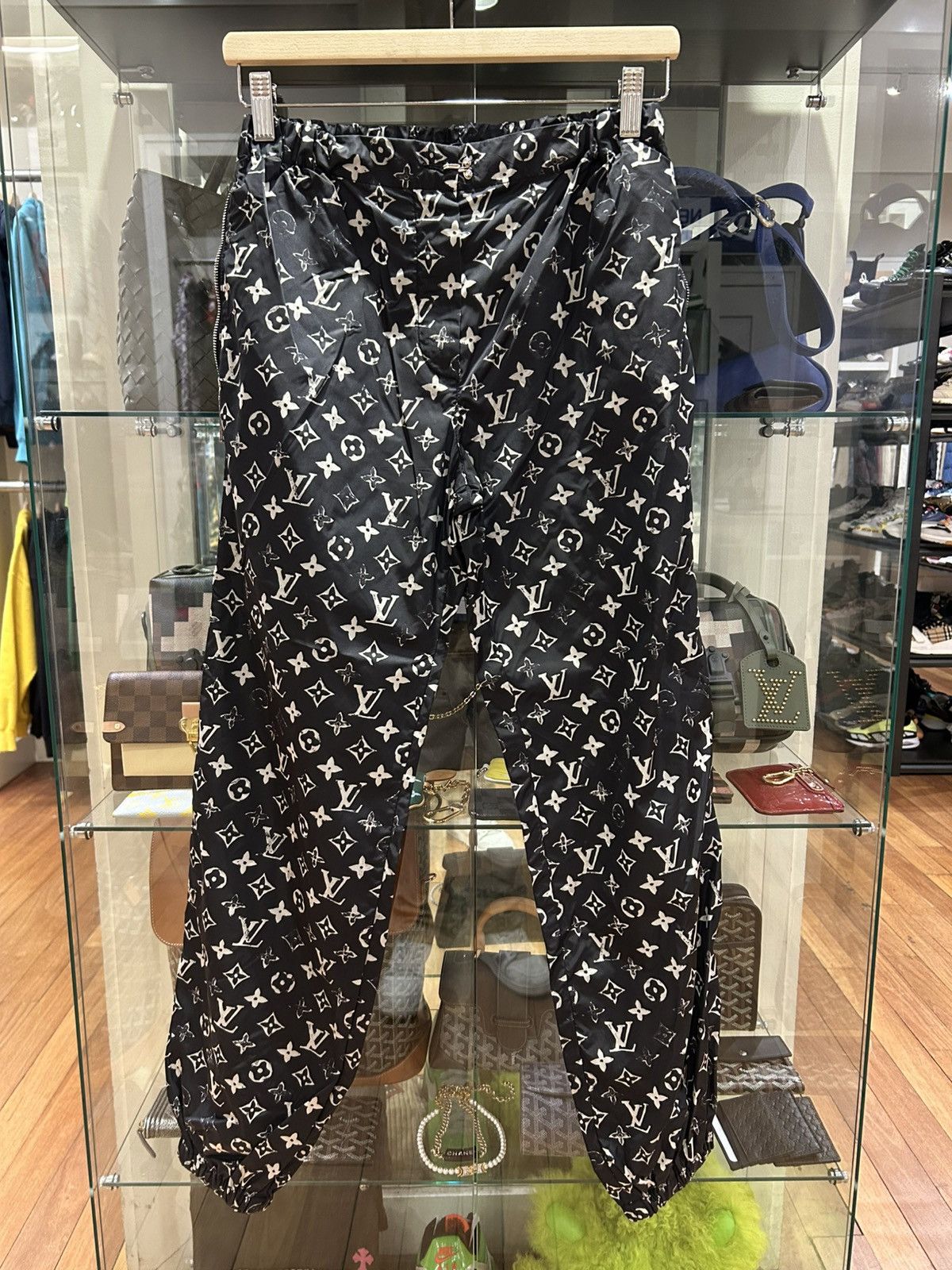 Louis Vuitton Louis Vuitton Nylon Stencil Monogram Pants Size 25" / US 0 / IT 36 - 1 Thumbnail