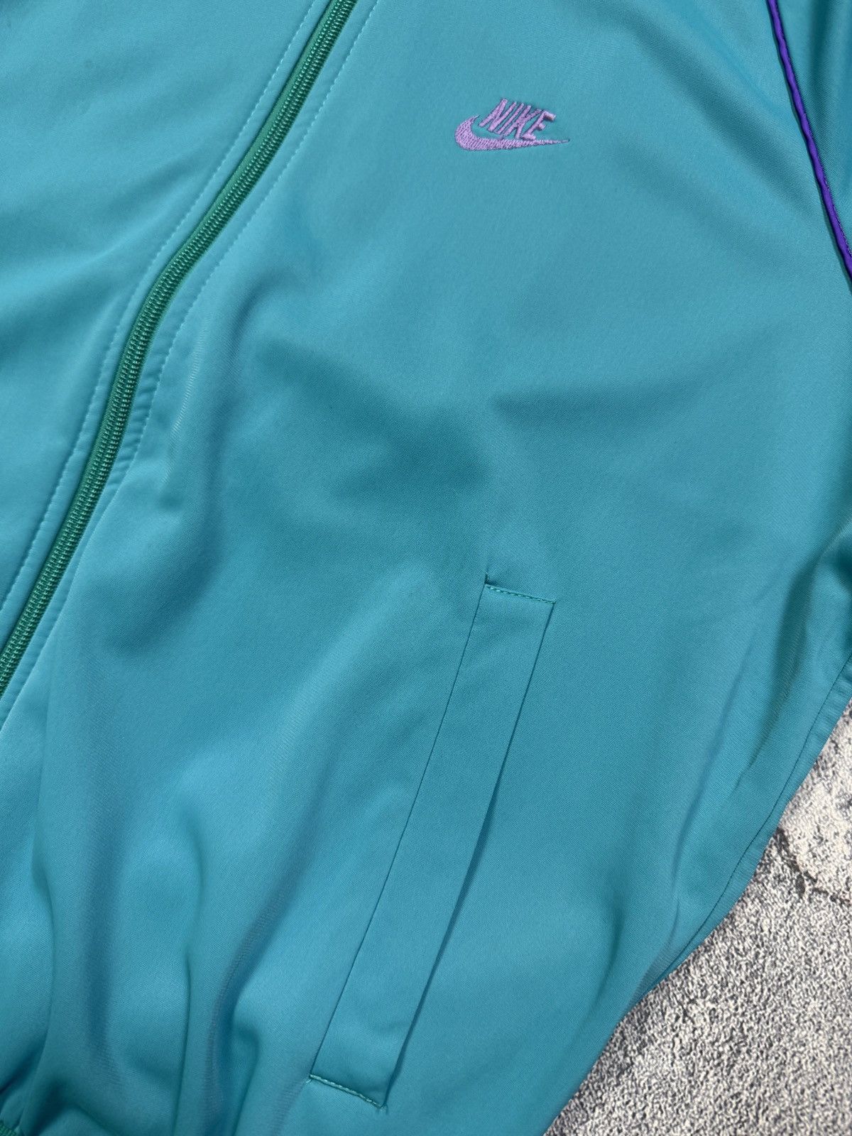 Nike Vintage Nike Track Jacket Big Logo Size US L / EU 52-54 / 3 - 12 Thumbnail