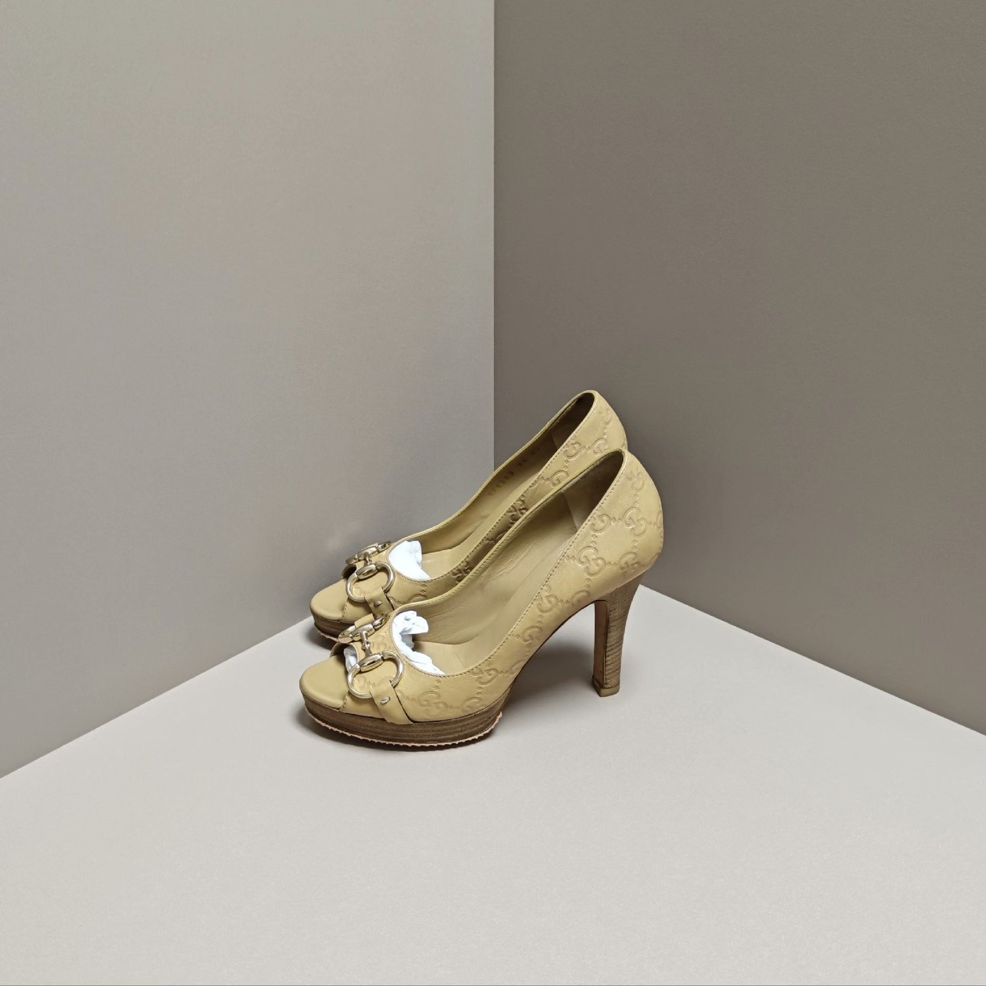 Gucci Gucci Lowtop Sneakers us_5 Women Size US 5 / IT 35 - 1 Thumbnail