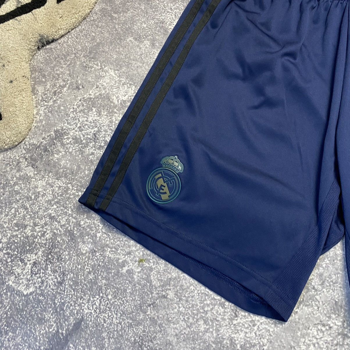 Adidas Vintage Adidas Fc Real Madrid Small logo team soccer shorts Size US 30 / EU 46 - 4 Thumbnail