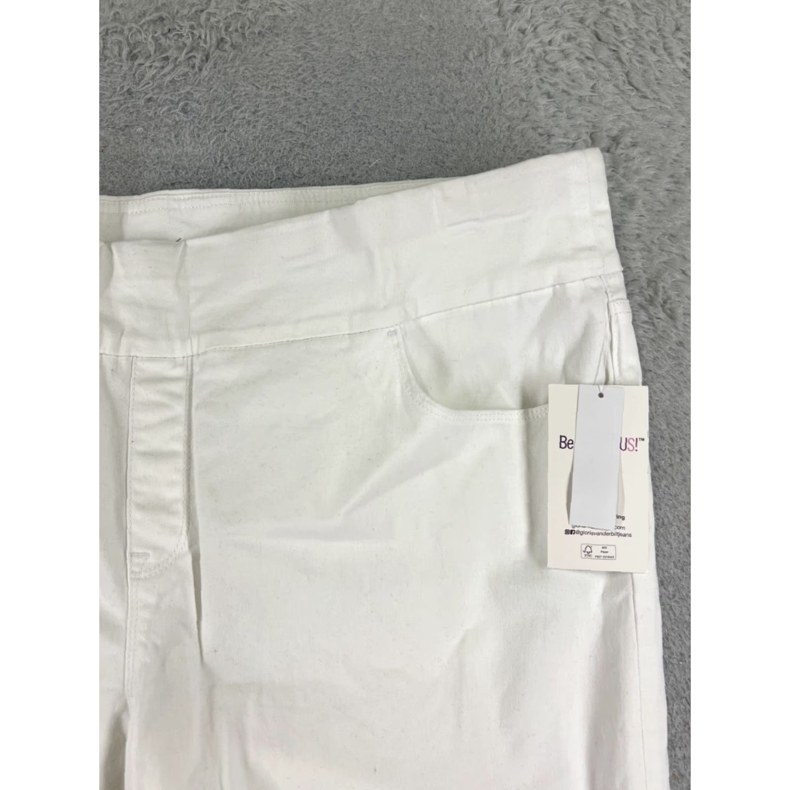 Gloria Vanderbilt Gloria Vanderbilt Shorts Womens 24W White Twill Kaia Skimmer Zip Fly 46x16 Size 42" / US 20 - 6 Thumbnail